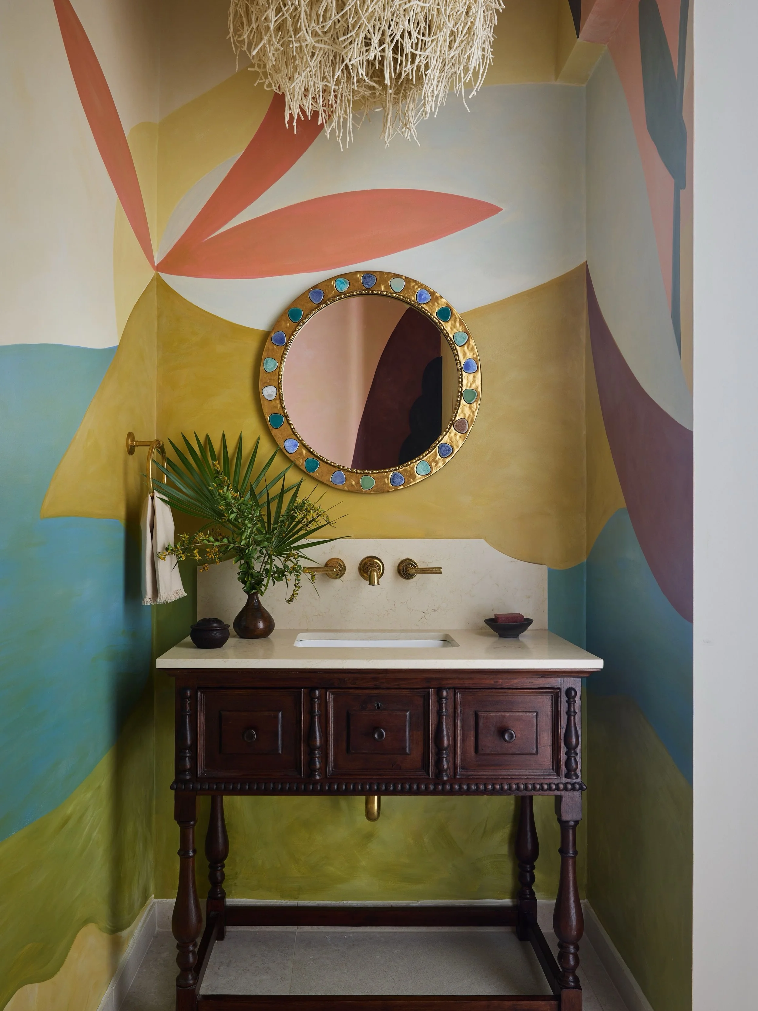 Painting in an abstract style is so much more difficult than realistic. The composition, balance, brush strokes, and color choices are each so much more important. I would say @shellypaint nailed it, wouldn&rsquo;t you? And the antique Spanish consol