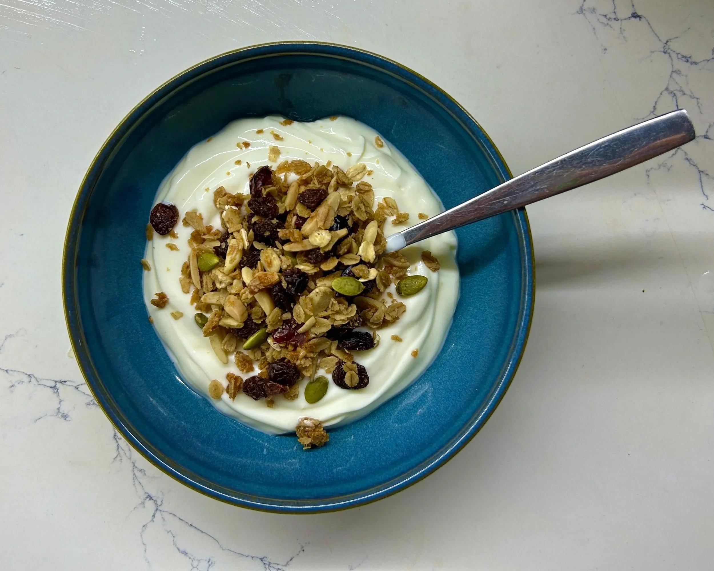 Yogurt parfait with granola
