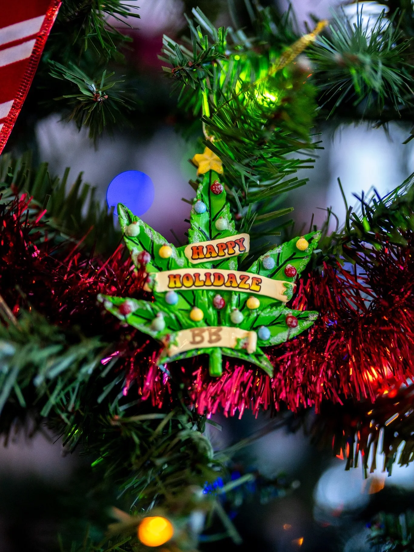 📍South Portland #makersmarket is still going for your last minute Xmas gifts! Here are SOPO&rsquo;s hours for the Holidaze:
Dec 23: 8am-7pm
Dec 24: 8am-4pm
Dec 25: Closed
Dec 26: 8am-7pm

NYE open till 7pm
NYD 10am-7pm

@tintedrosedesigns pop up unt