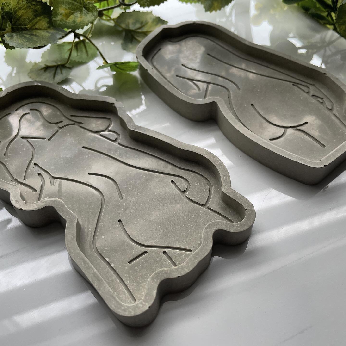 ⁣Available individually or as a set of 2.⠀
Body Jewelry Tray ✨⠀
⠀
Get your trinket tray today!⠀
⠀
⠀
⠀
⠀
⠀
⠀
⠀
⠀
⠀
⠀
⠀
⠀
⠀
#Concrete  #styleinspiration  #smallbusiness #handmade #concretedecor  #madeincanada #concretediy #diyhomedecor #concretedesign 