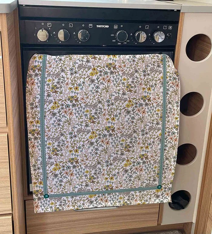 Kitchen gift tea towel with flowers