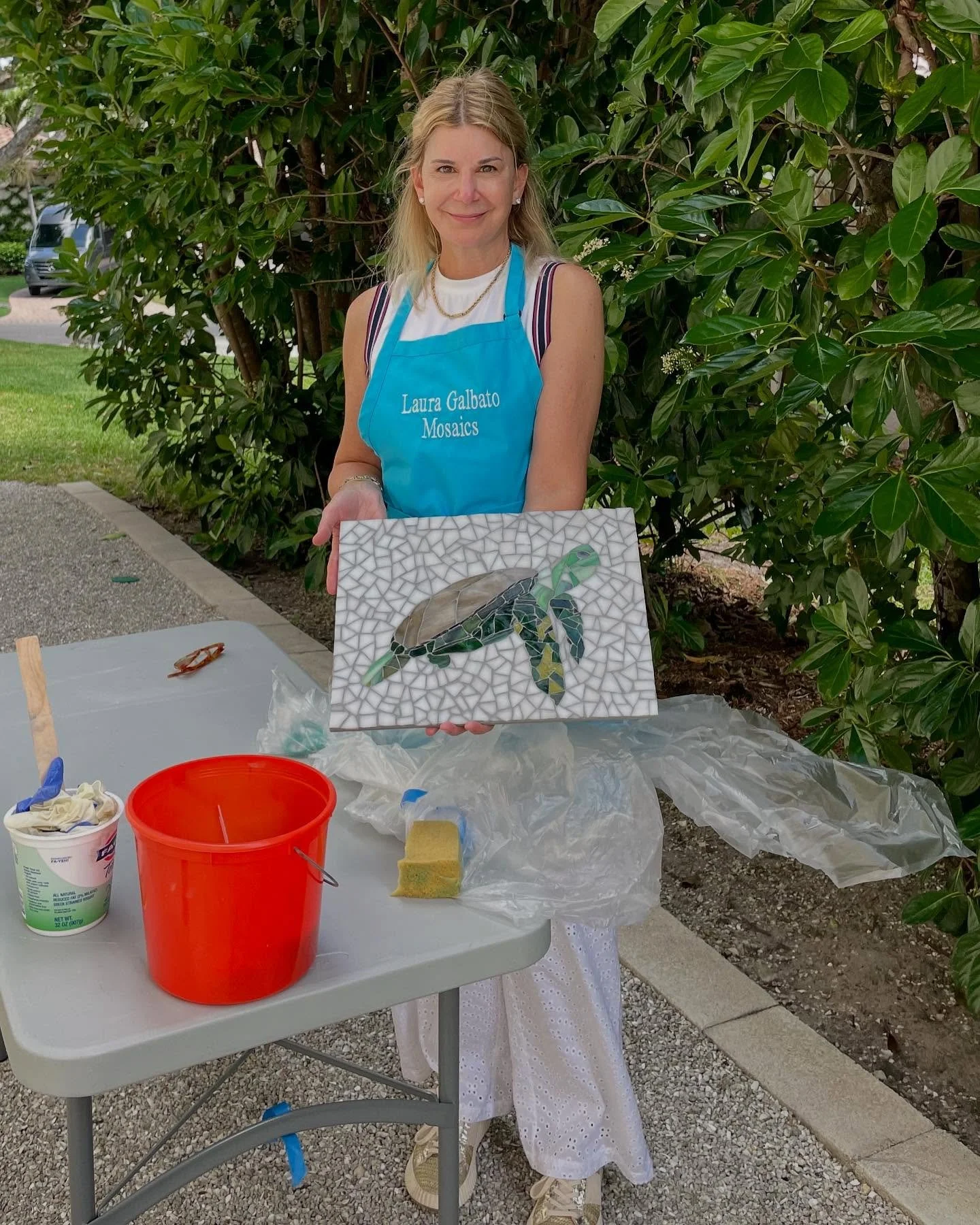 So proud of my friend, Theresa, who created this stunning sea turtle! Believe it or not, this is her first mosaic ever! She sketched it out and created this beautiful piece. A creative artist, for sure. 😍

#mosaics #seaturtlemosaic #mosaic #mosaico 