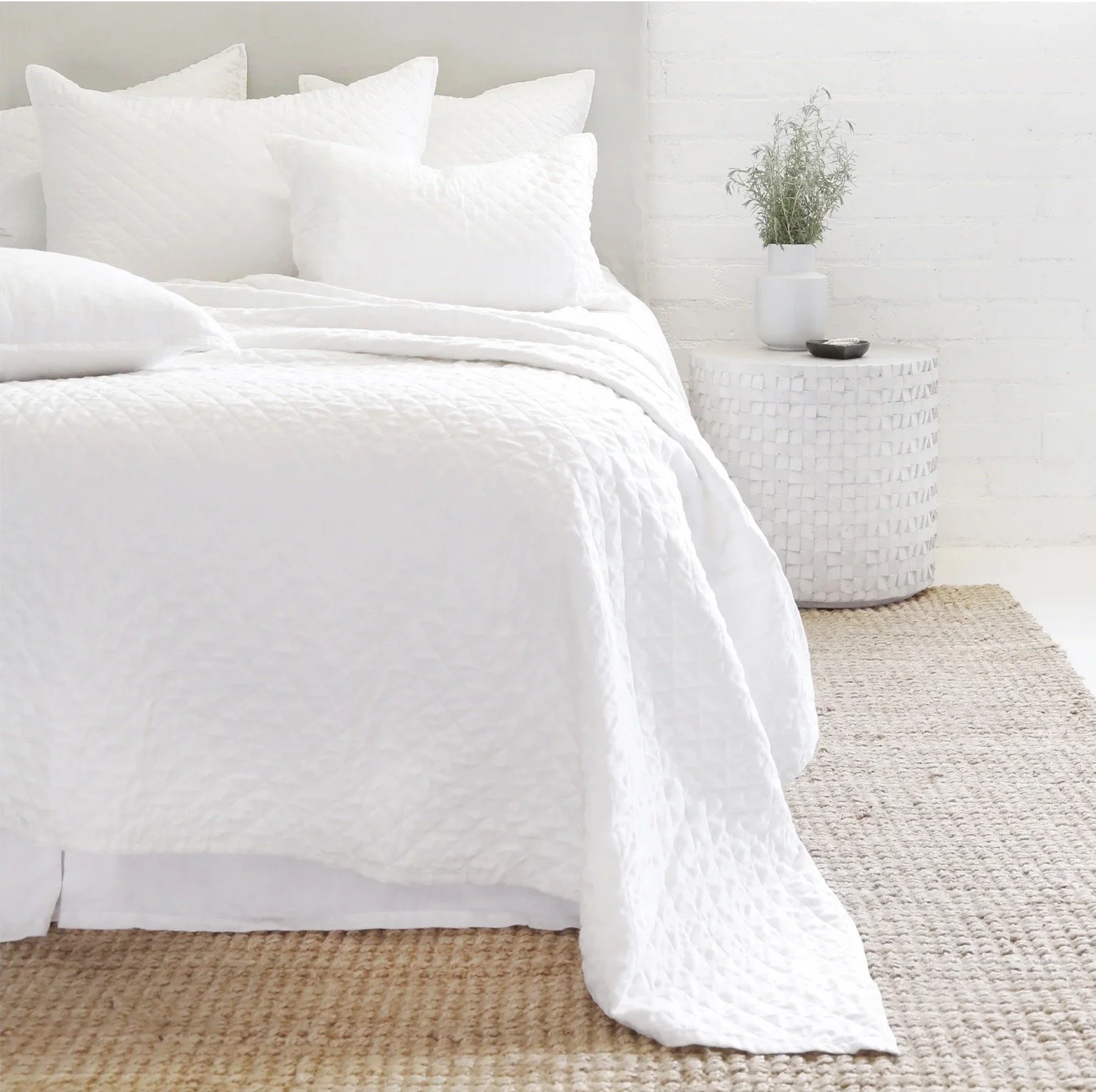 HAMPTON BEDDING - Alexandra Lauren Home Collection