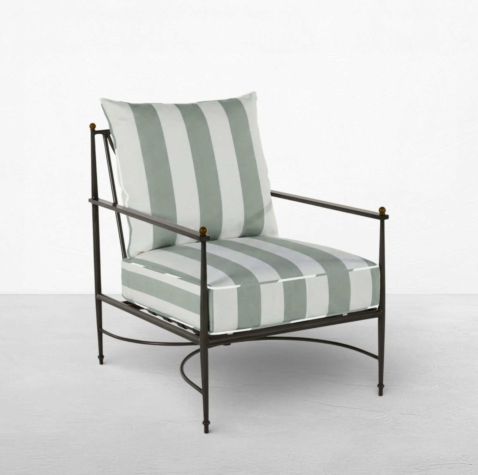 ROMA OUTDOOR LOUNGE CHAIR - Alexandra Lauren Home Collection