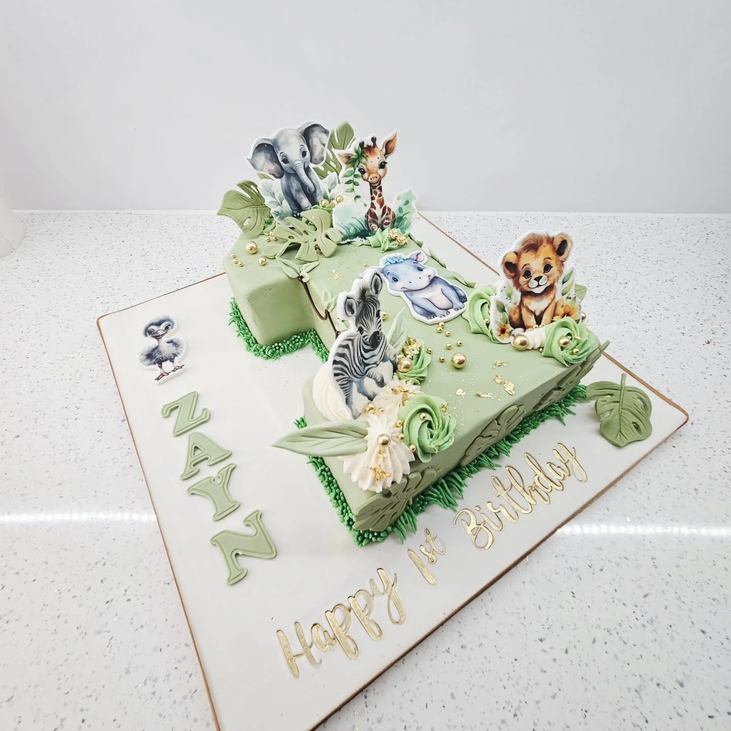 Happy 1st birthday Zayn! Have a wild one x
#birthdaycake #cupcakes#liverpool #liverpoolcakemaker#cakestagram #bestcakes #wirral #northwest #wildone #safari #animals