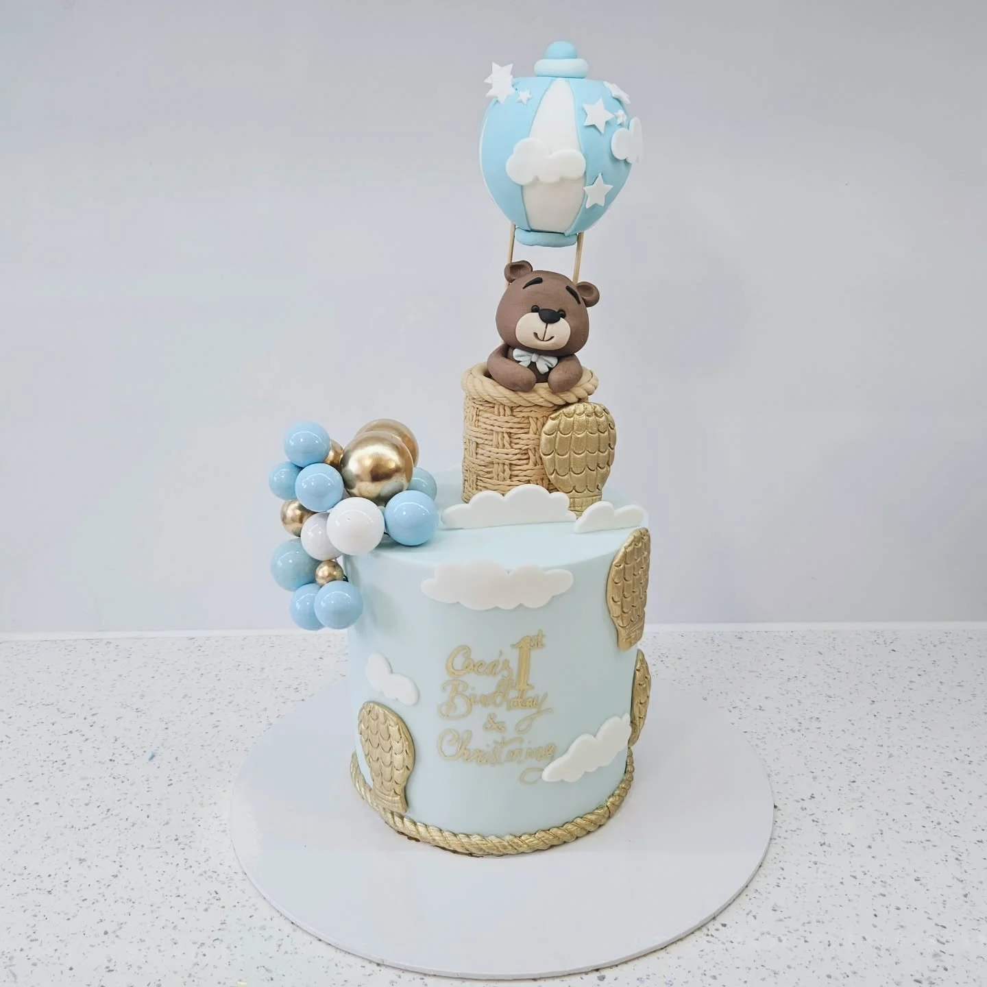 Happy 1st birthday Coen.
#bear #cake #liverpoolcakemaker #cakestagram #cakeboss#liverpooleats#bestcakes