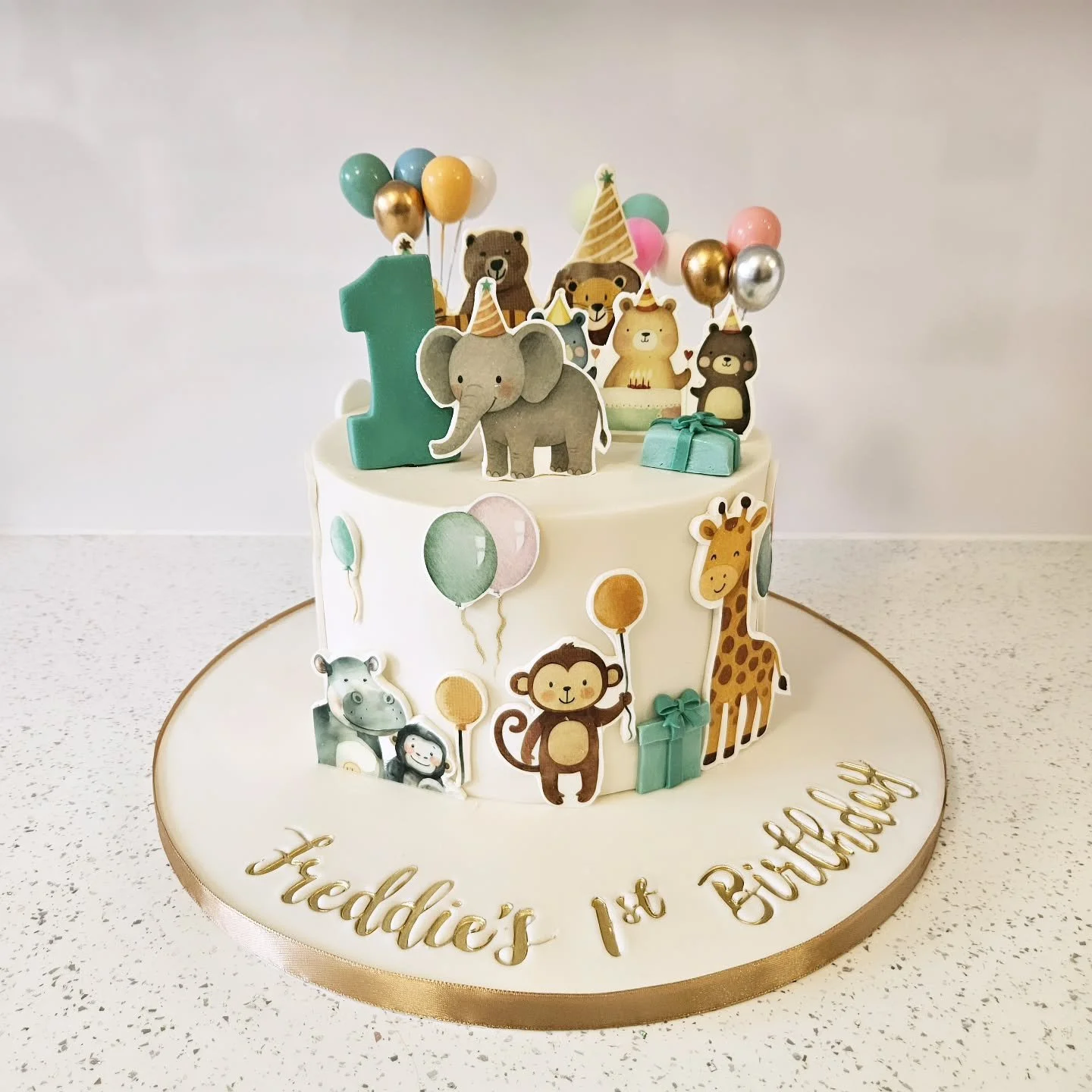 A cute animals cake based around Freddie's party invitations, ❤️