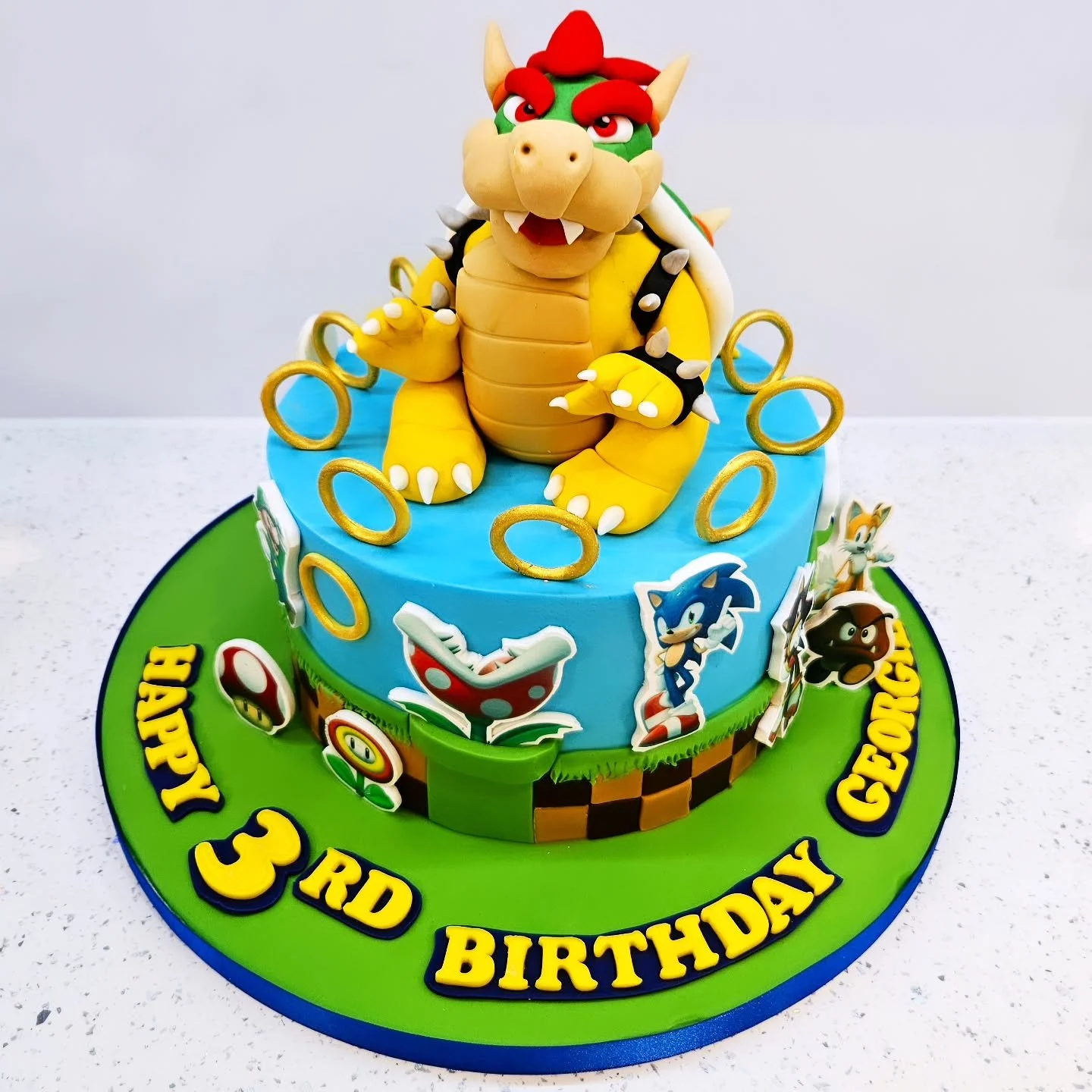 I grew up playing Mario so making bowser was easy!
Tag a friend who also loves this game.
Sonic also features as the birthday boy loves both games
#birthdaycake #cupcakes#liverpool #gaming #supermario #nintendo #sonic #sega