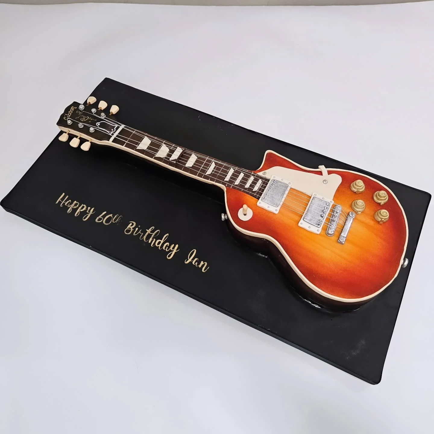 This cake was so large it was hard to photograph 😅
Hope you had a wonderful time celebrating your birthday Ian.

#guitar #cake #music #cakestagram #cakeboss #liverpooleats#studio8cakes #independentbusiness#instacake#beautifulcakes