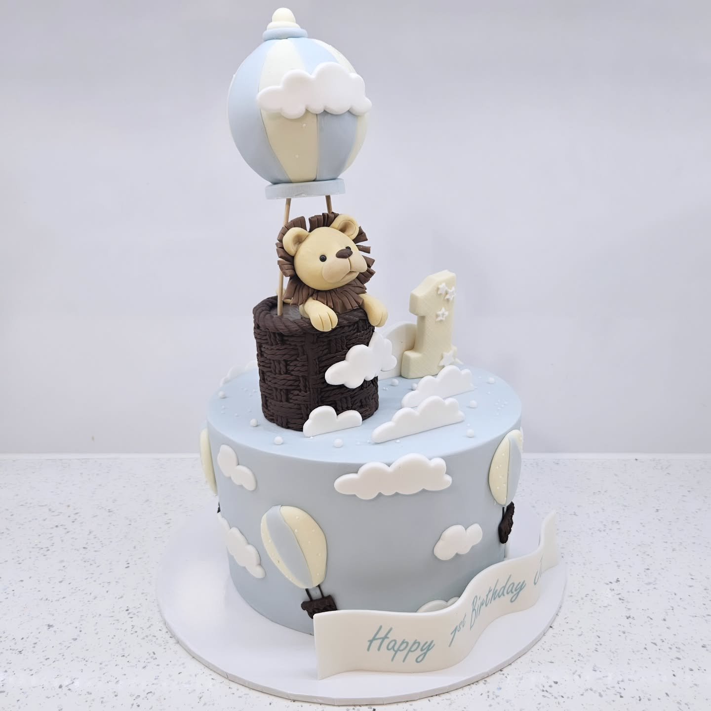 Wish I'd got better photos of this one! I could really do with a spare corner of the room to take pics rather than under the led counter lights! But so cute!!!

Happy birthday Jude,.
.
.
.
#liverpoolcakemaker
#cakestagram
#1stbirthday
#cute
#balloons