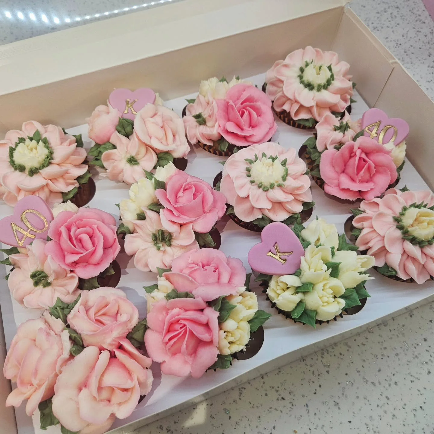 Buttercream floral cupcakes for Karen's 40th.

Enjoy xxxx
.
.
.
#liverpoolcakemaker #cakestagram #cakeboss#liverpooleats#bestcakes #cupcakes