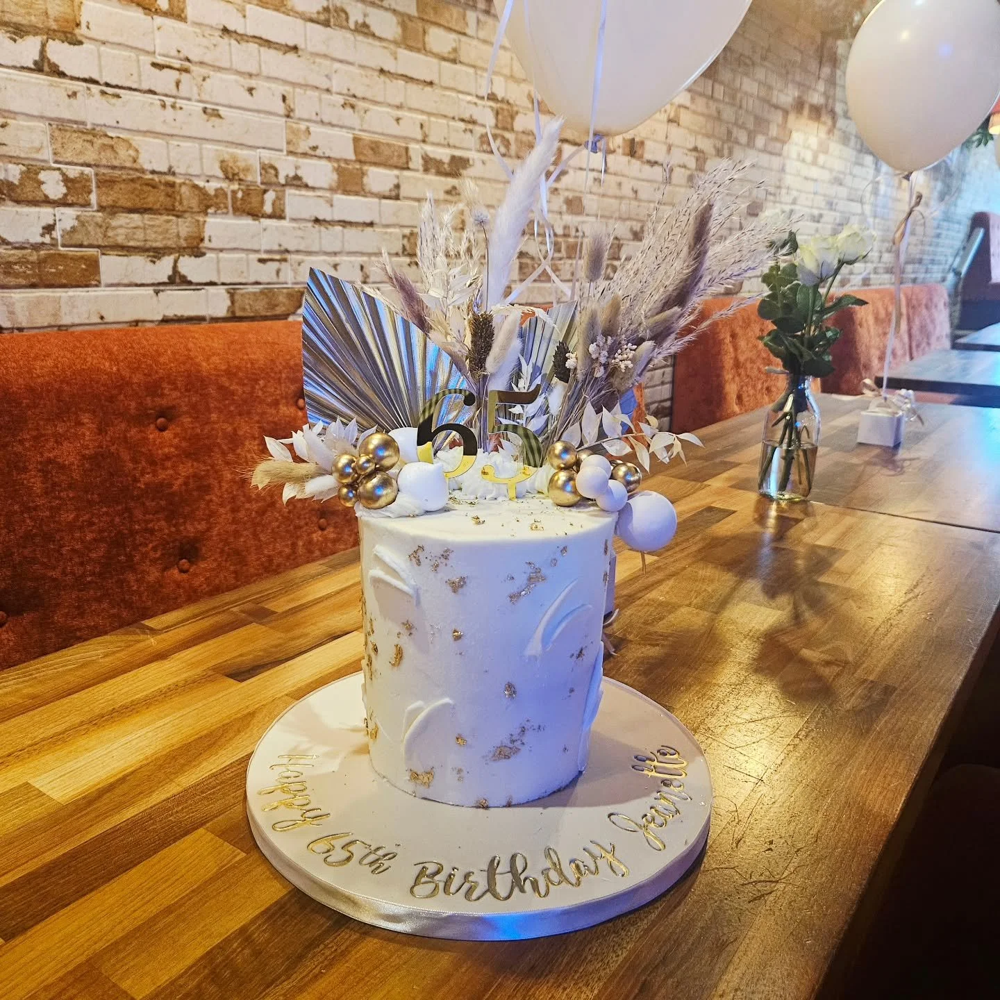 I did not know this venue had a separate function room! ❤️

Great for small gatherings! @neon_jamon on Smithdown road, Liverpool.
.
.
.
GLUTEN FREE lemon sponge cake for Jeanette's 65th birthday!