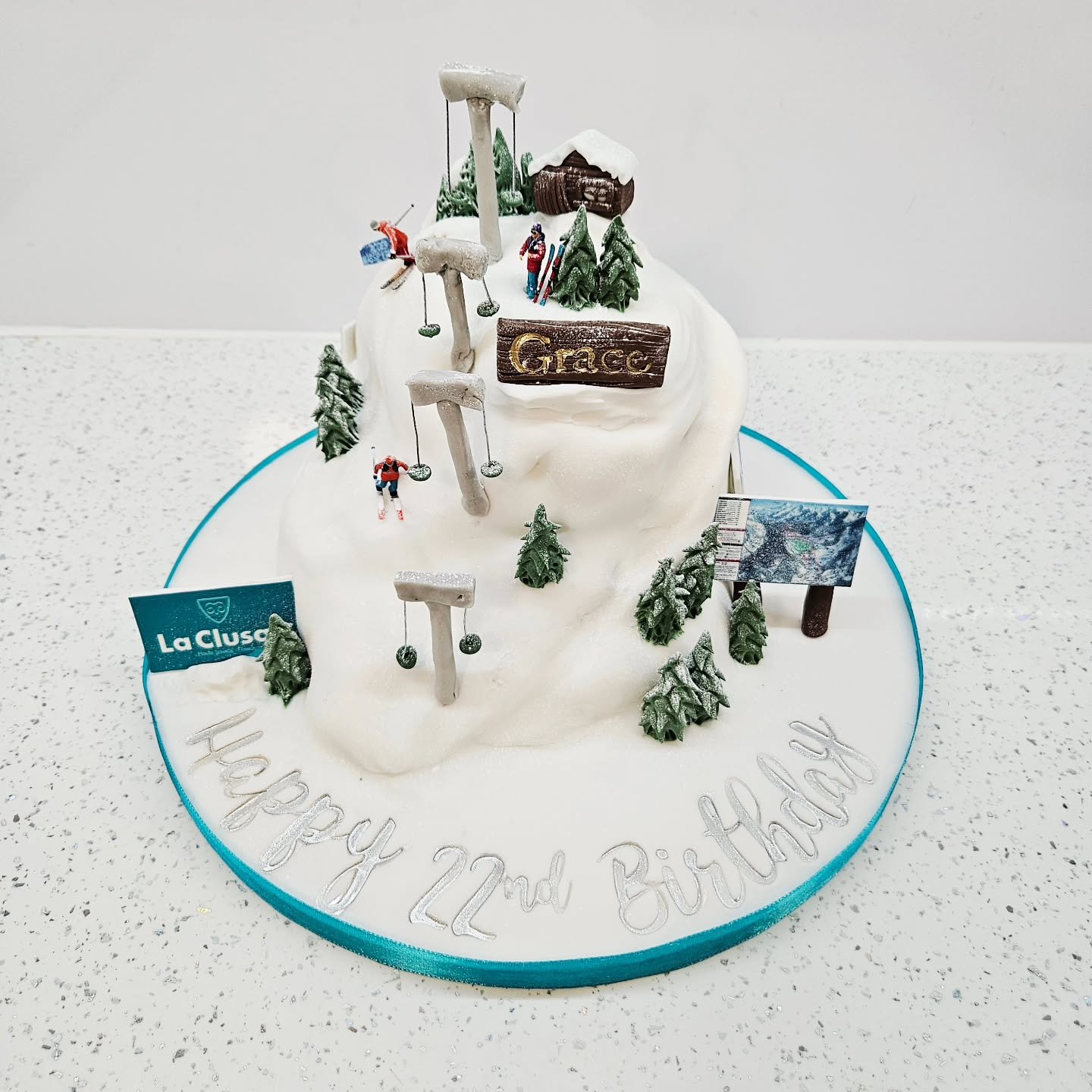 Skiing themed cake, 🏂❄️