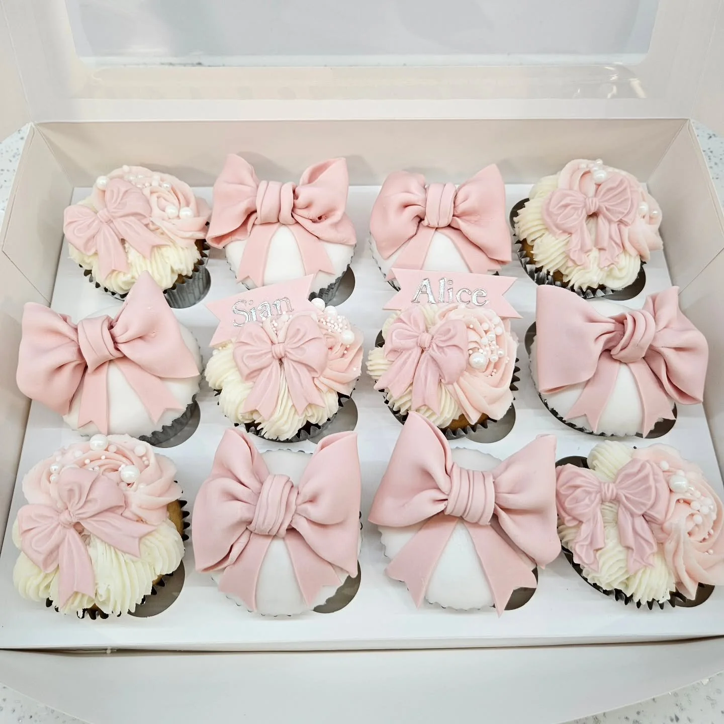 Pretty pearls and bows for Alice and Sian ❤️
.
.
.
.
.
#prettycakes #tooprettytoeat #cake #tasty #cakestagram #cakeboss #liverpooleats#studio8cakes #delicious #birthdaycake #celebrate