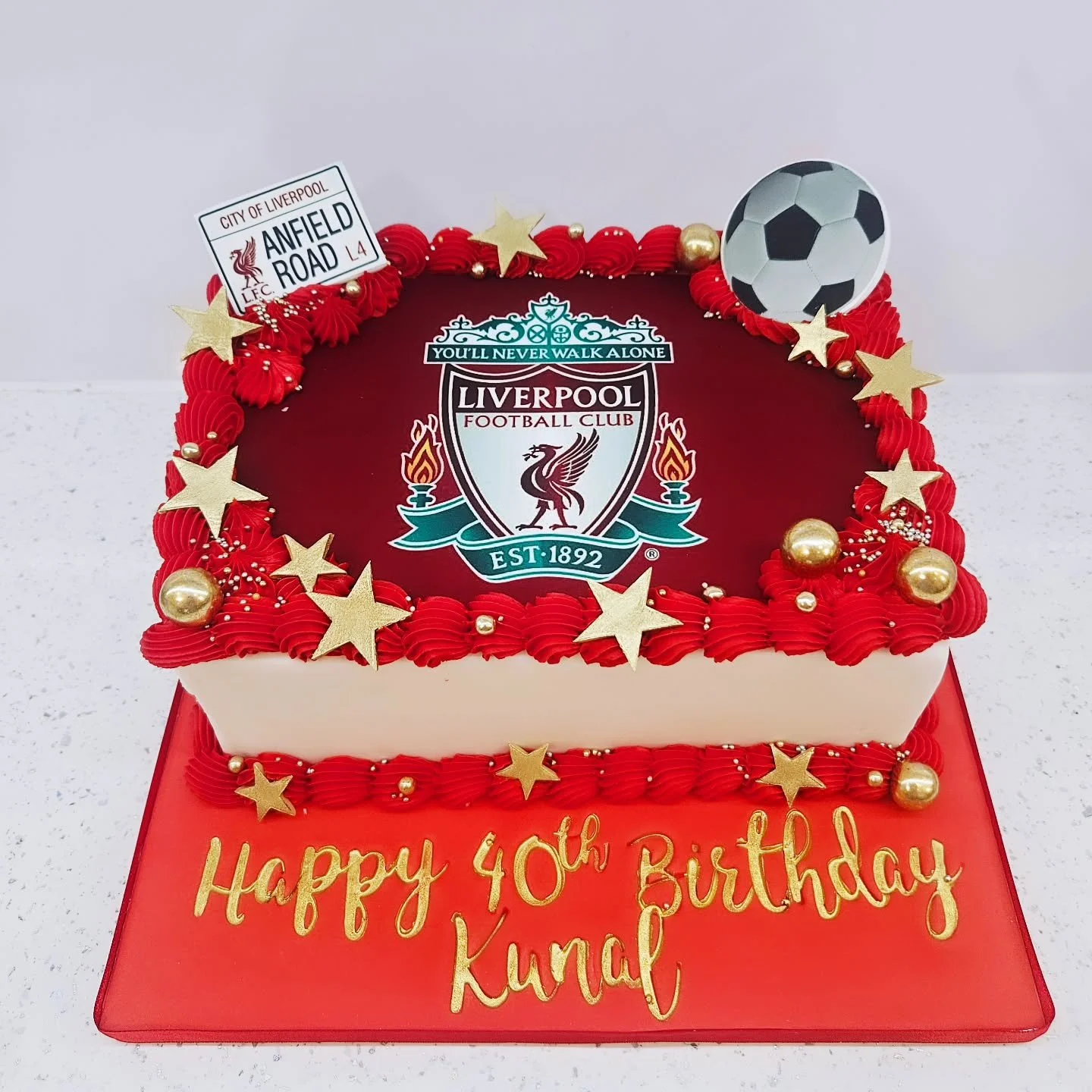 I don't think I get through a week without something lfc themed.

Here's a surprise cake for another fan.
Happy 40th birthday Kunal

@liverpoolfc

#birthdaycake
#liverpoolcakemaker
#forty
#lfc