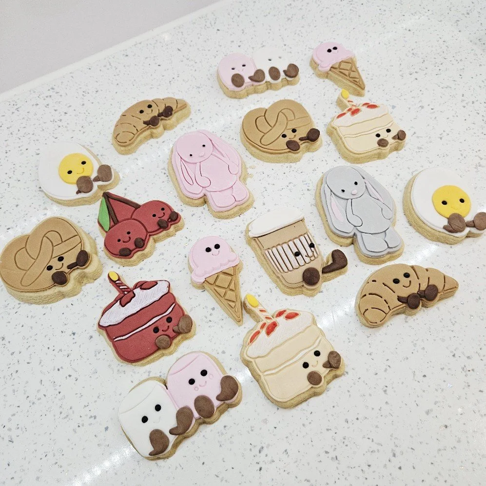 New cookie sets now available! 😍
Great for adding on to your cake and cupcake orders! Dm for prices and availability
