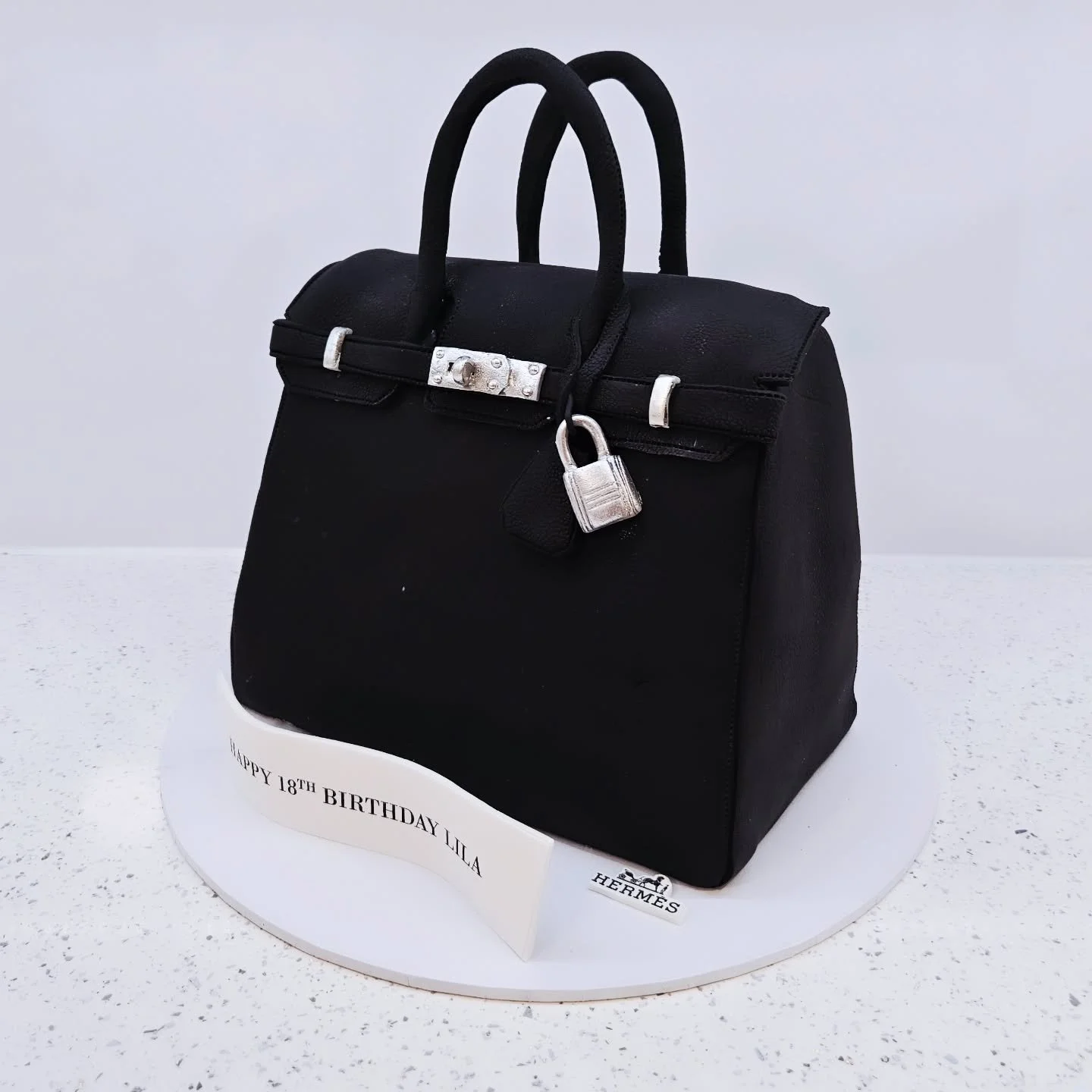 Handbag cake

#birthdaycake
#liverpoolcakemaker