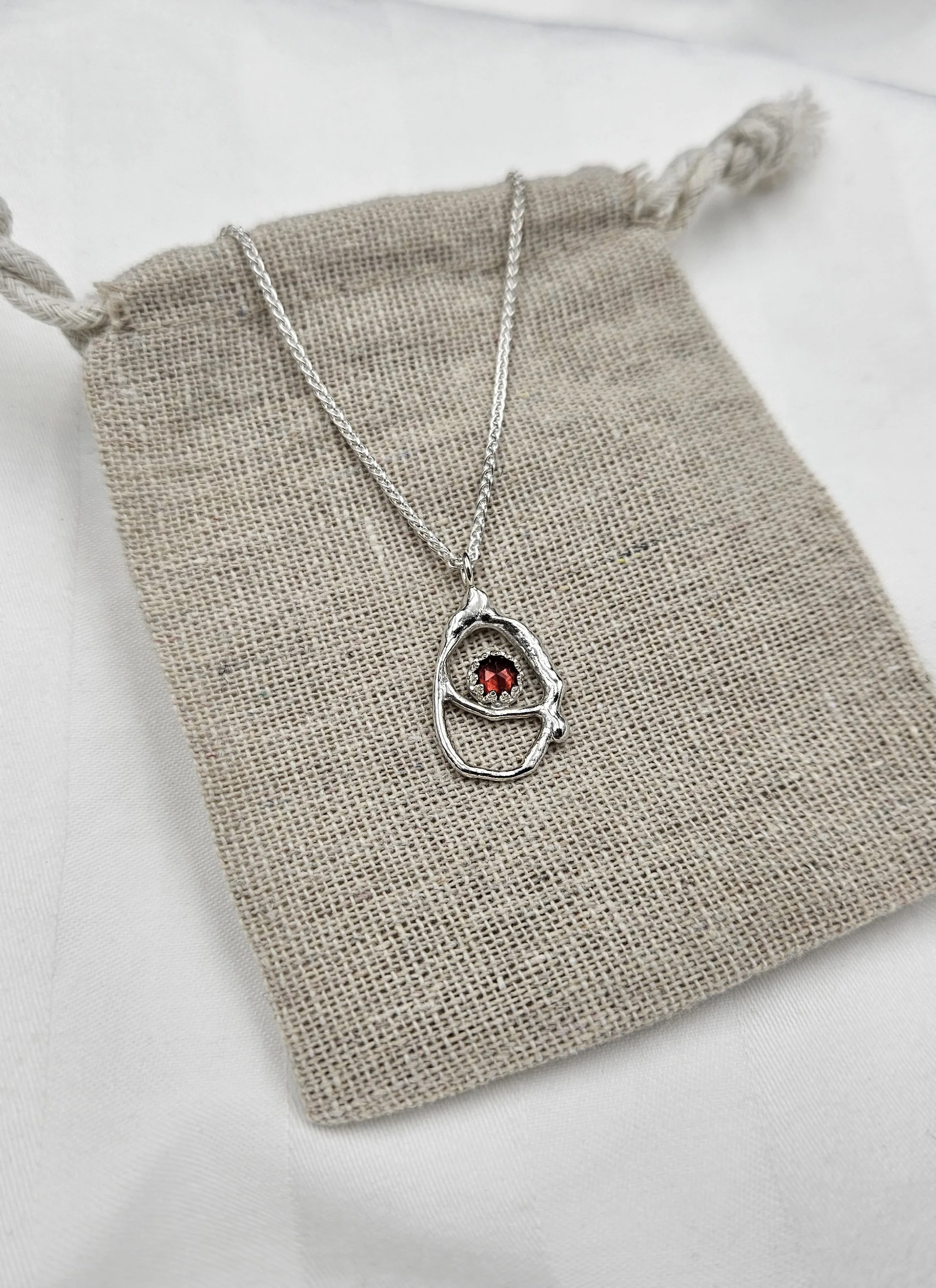MoltenNckGarnet1.jpg