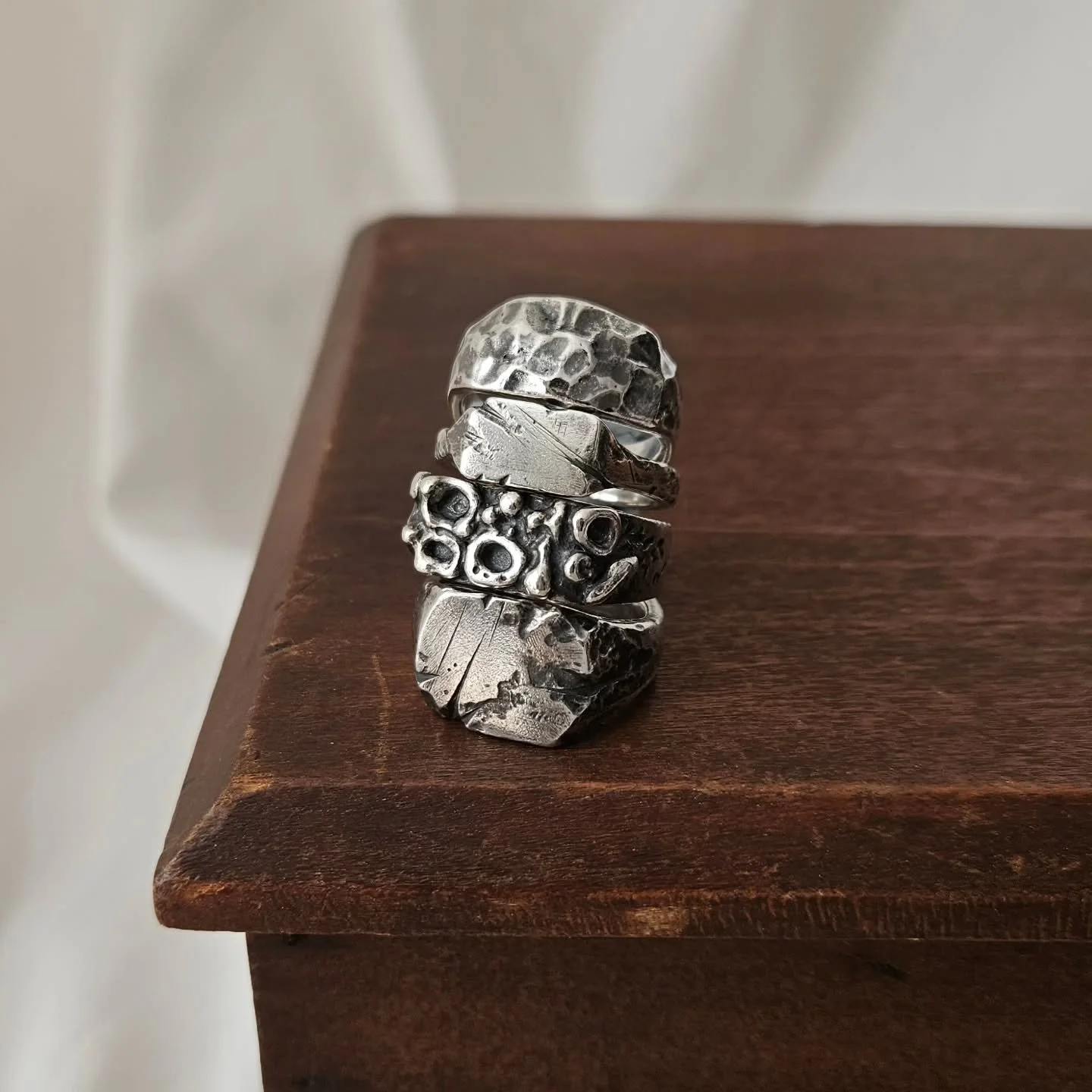 You know I love a chunky silver ring with a blackened patina finish...

#bblanedesigns #chunkyrings #jewellerycollection #jeweller #silverrings