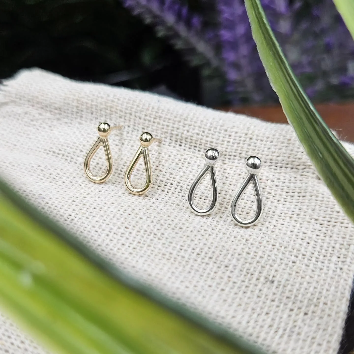 New Raindrop earnings, launching this week!
Handcrafted in my studio in solid 9ct gold and sterling silver. These dainty studs are made to be enjoyed everyday, whatever the weather!

#bblanedesigns #jeweller #raindrops #jewellerydesign #madeinireland