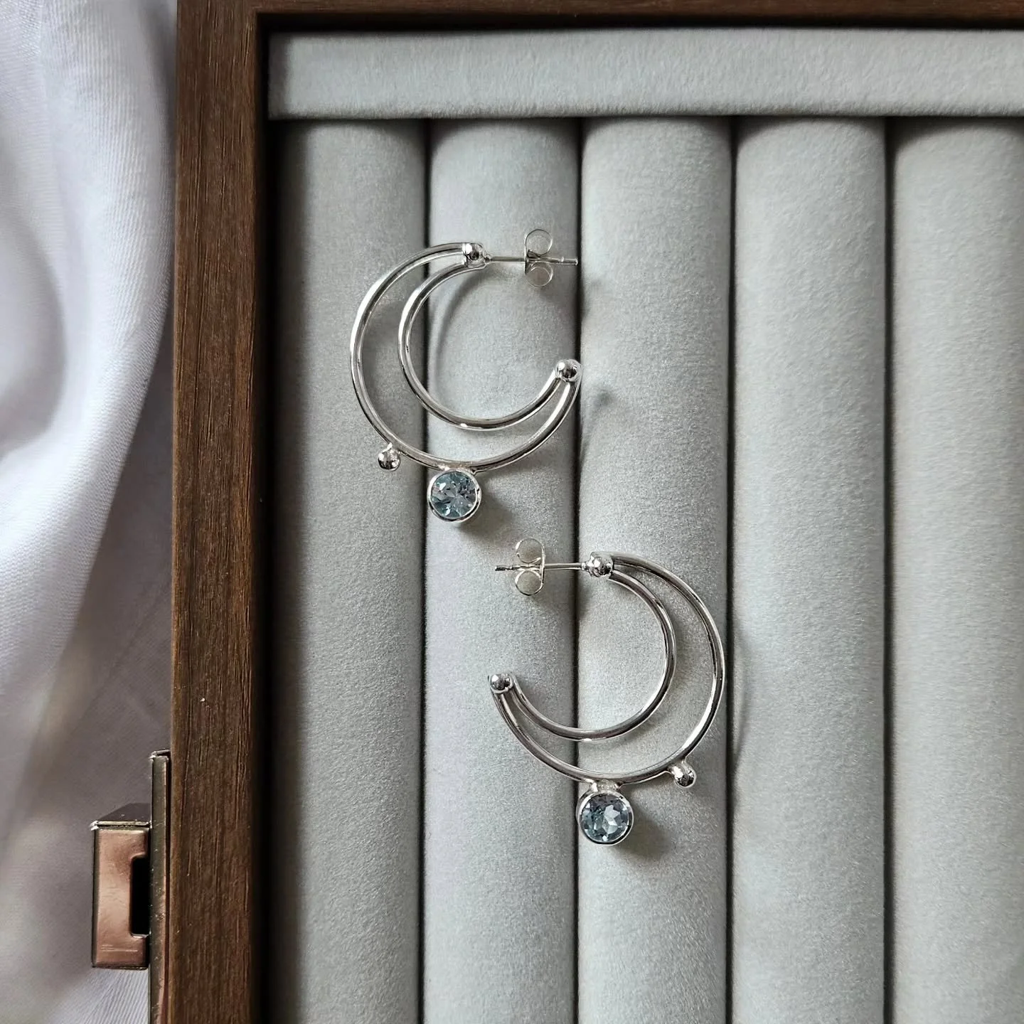 'Orbit' These earrings are formed from recycled sterling silver, and feature natural faceted topaz gemstones.

#orbit #handcraftedjewellery #topaz #silverhoops