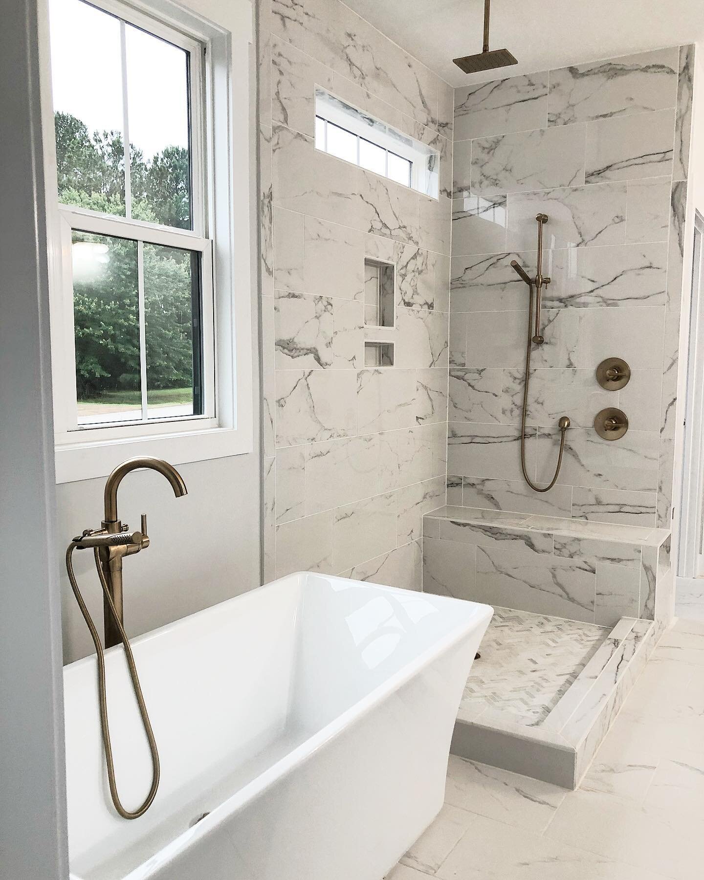 #Tiletuesday ❤️ Showcasing this beautiful tile before the glass enclosure goes up in this master bath! 🛁

Follow us ➡️ @oconnelldeveloping
www.oconnelldeveloping.com

#customhome #customhomes #customhomebuilders #custombuilder #custombuilders #custo