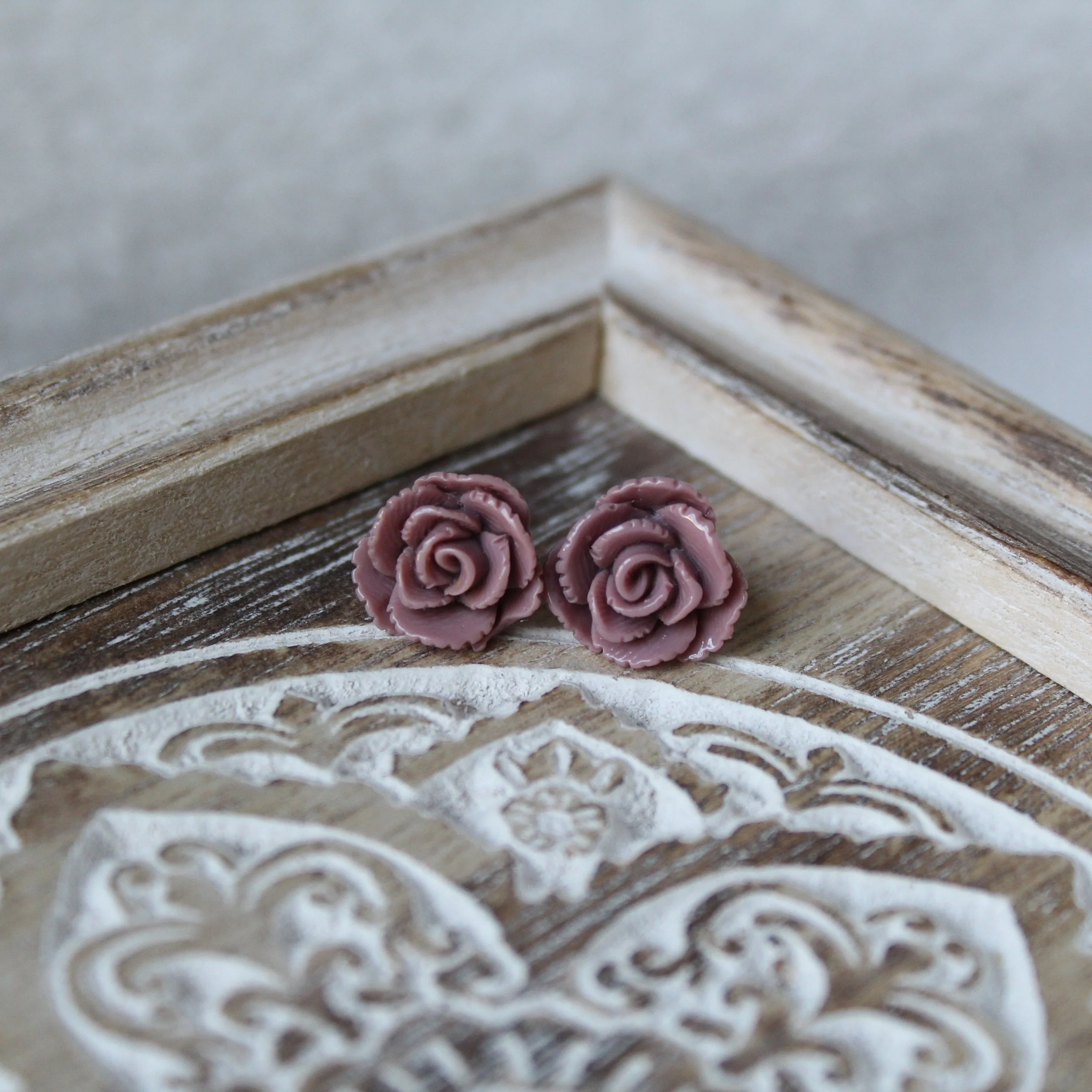 Throwback Mauve Glossy Rose Studs