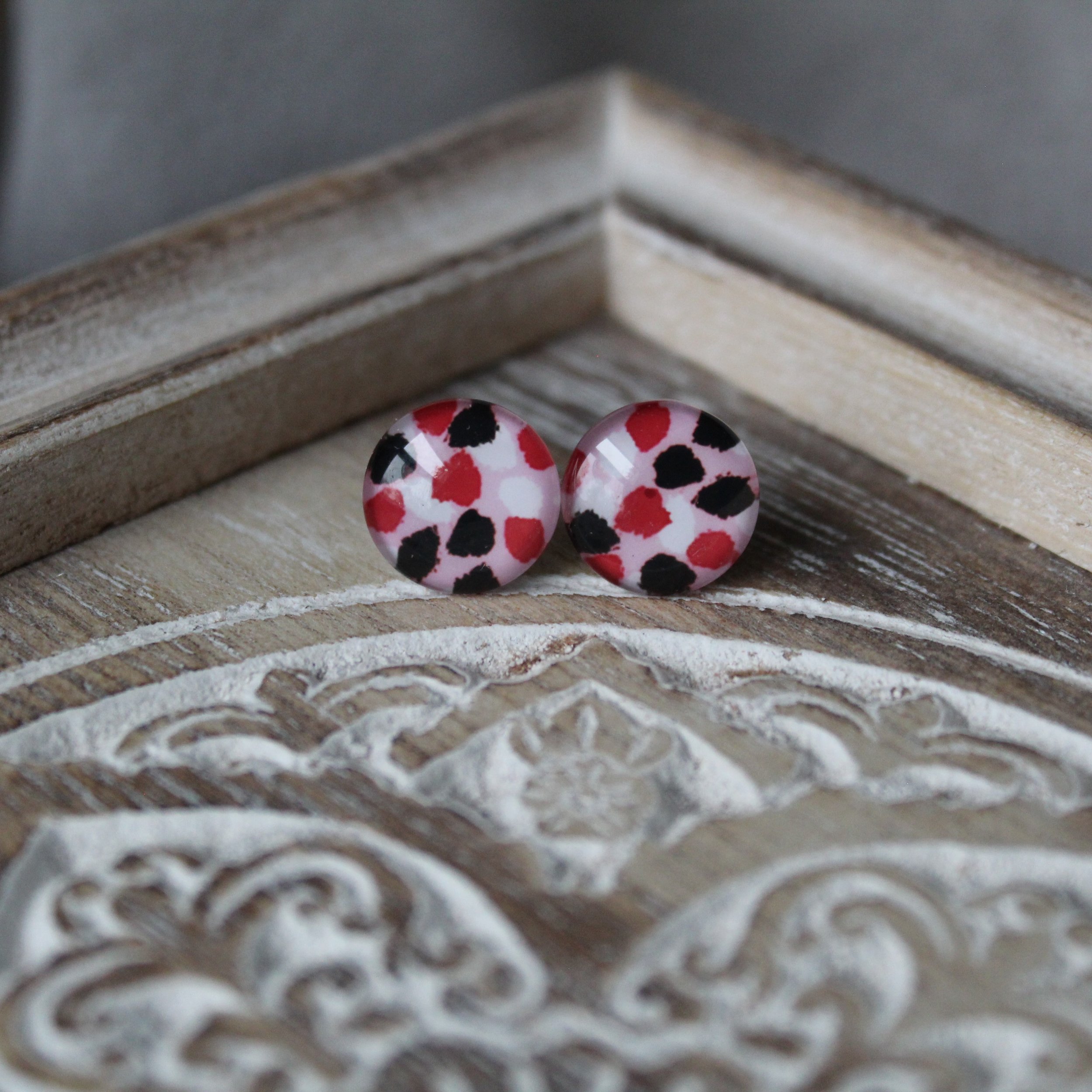 Throwback Cute Speckled Valentine Studs