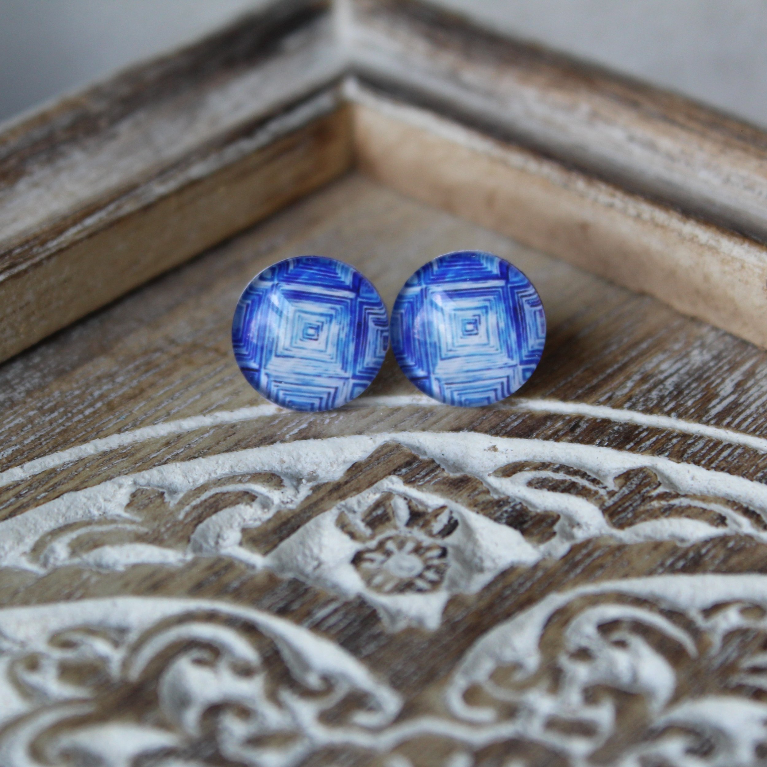 Ruth Glass Dome Studs