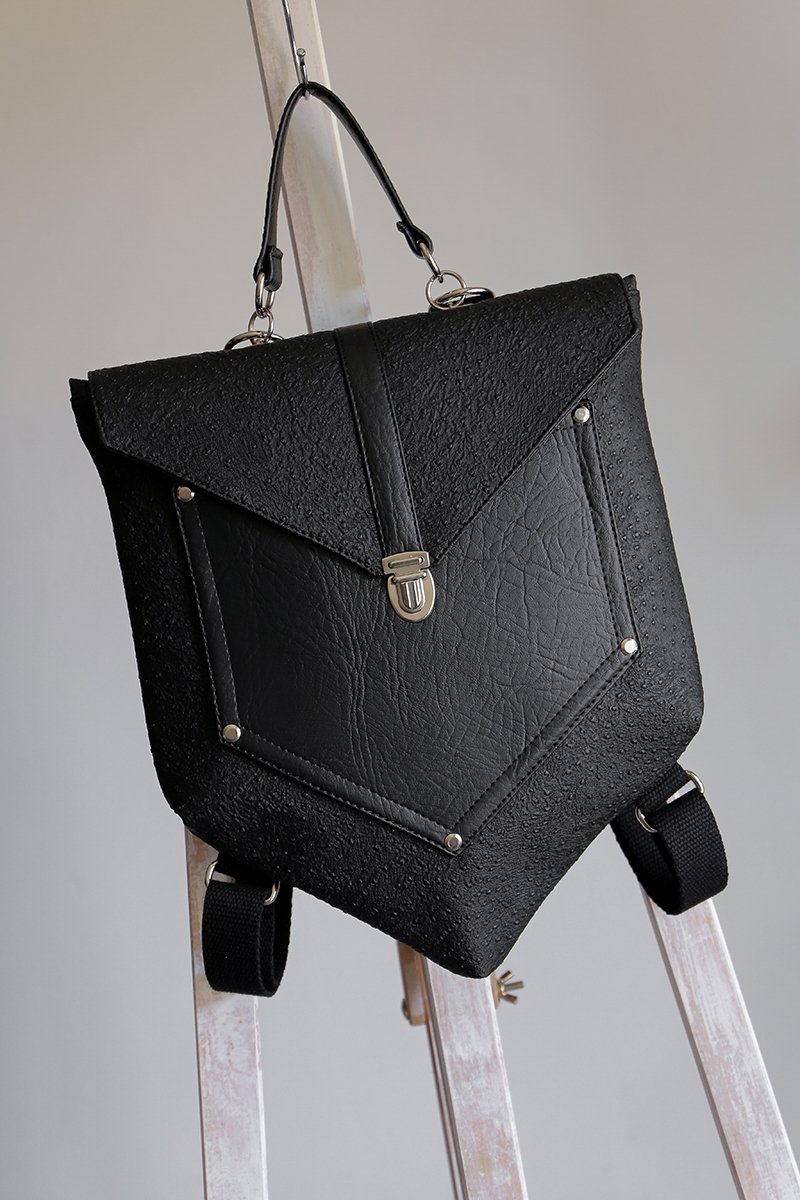 SWAN 1960 -Black Ostrich