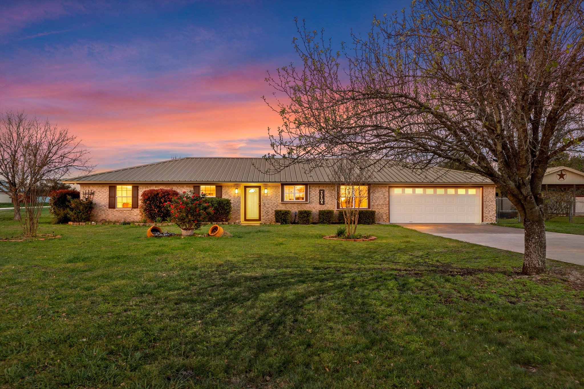 𝒩𝐸𝒲 𝐿𝐼𝒮𝒯𝐼𝒩𝒢

Welcome to this charming home located in the heart of Lott, offering a great opportunity for homeowners or investors alike. This single-story property features 3 bedrooms and 2.5 baths in 1,821 square feet situated on a corner 