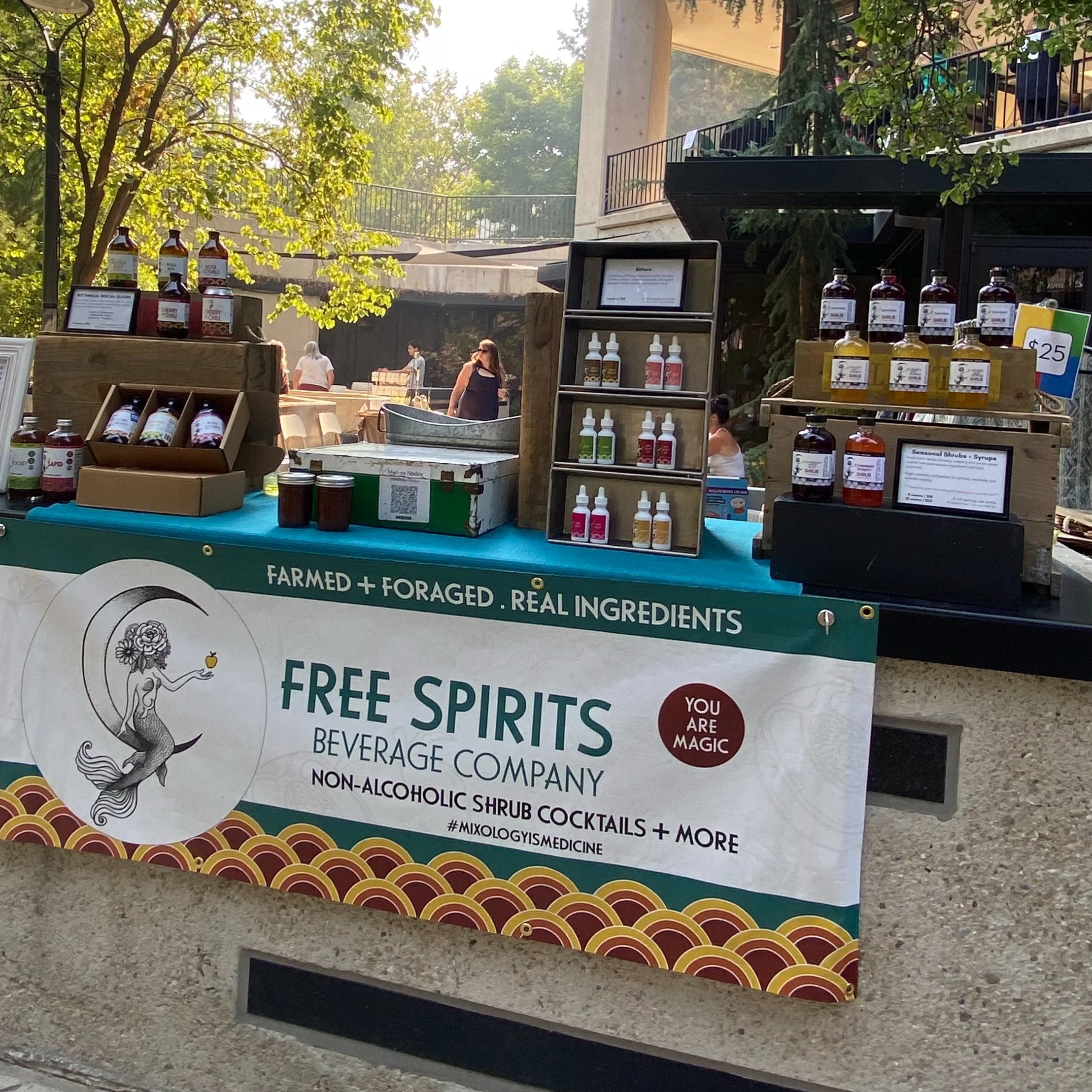 Hanging with the cool kids tonight @kin_boise @art_haus_bar Night Market. 

@hoterichoney 
@fergsfabfungi 
@longsummerfoods 
@jamisonraejewelry
@satorisakebrewing 
@waterwheelgardens 
@veerwineproject 
@minerprovisions 
@mapscoffee 
@rdbooks 
@garden