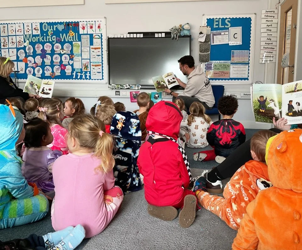 Andy reading at Great Oldbury Academy Primary School