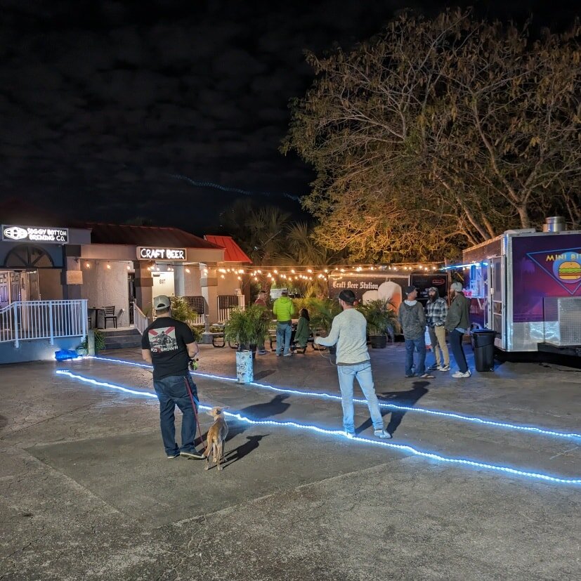 Fly Casting Night at Soggy Bottom Brewing Co. 

Here til 11 #classicmini #smokednugz #swflchicken #sliders #musicfestival #festivalfood #fattymattypattymelt #festfood #pizza #minibiteslatenights #minibitestruck #bacon #pickles #chicken #nachos #retro