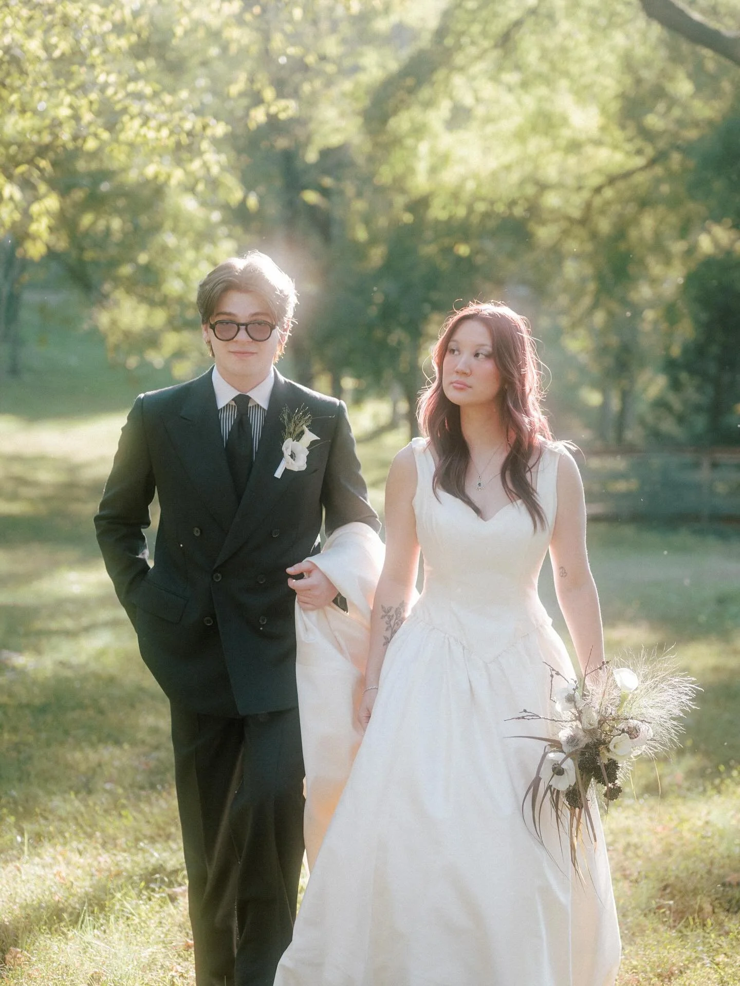 Promise + Alexander 💫 Their story makes skeptics believe in soul-mates. Their intimate wedding radiated warmth and had the coziest vibes&hellip; all under a starry night in the most beautiful setting. This was one to remember 🥂
.
.
.
Venue | @saddl