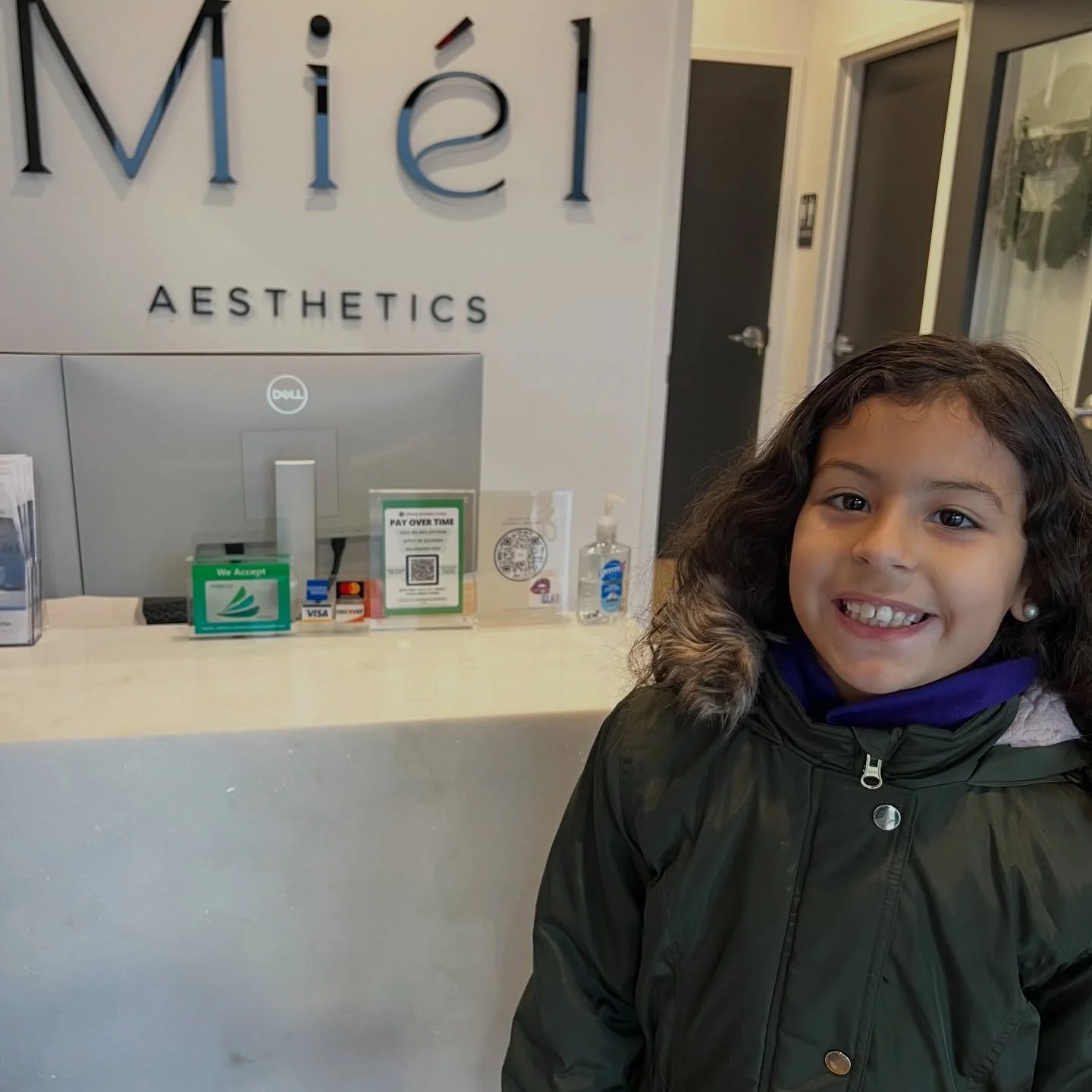 A tiny fall. A frightened patient. A worried mama. And a smile we were able to restore beautifully 🤍✨

This sweet little one chipped her front tooth after a fall, and mom did everything right. She brought her in, trusted the process, and together we