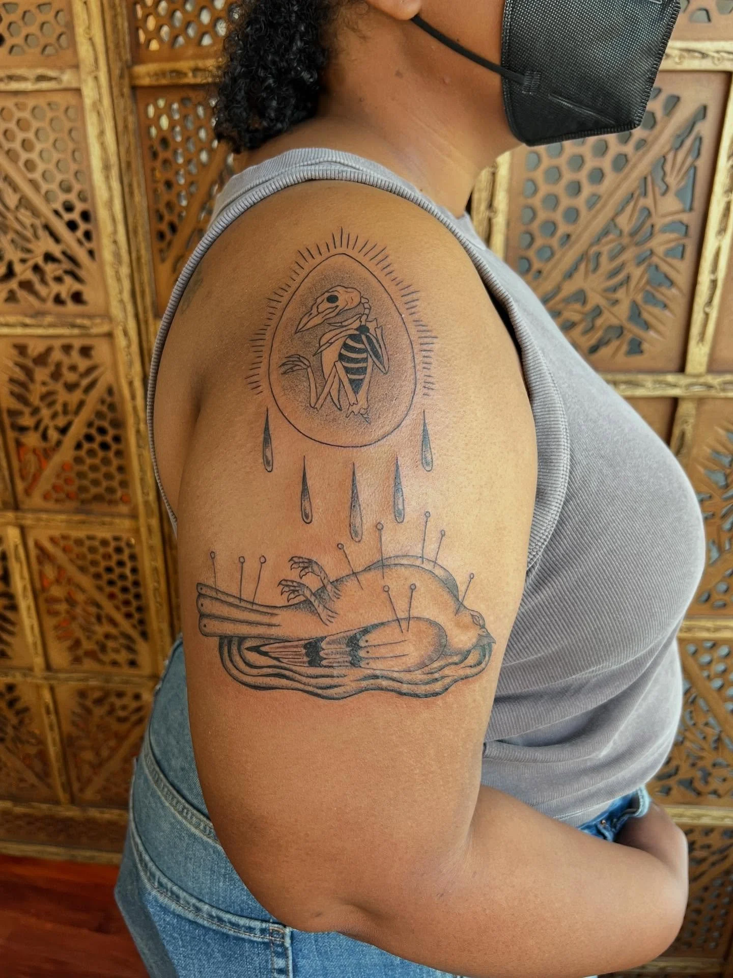 ⚔️ Meditating on trusting oneself, surrendering, life and death, and the completion of cycles with this Ten of Swords tattoo I had the honor of making for Hawa.