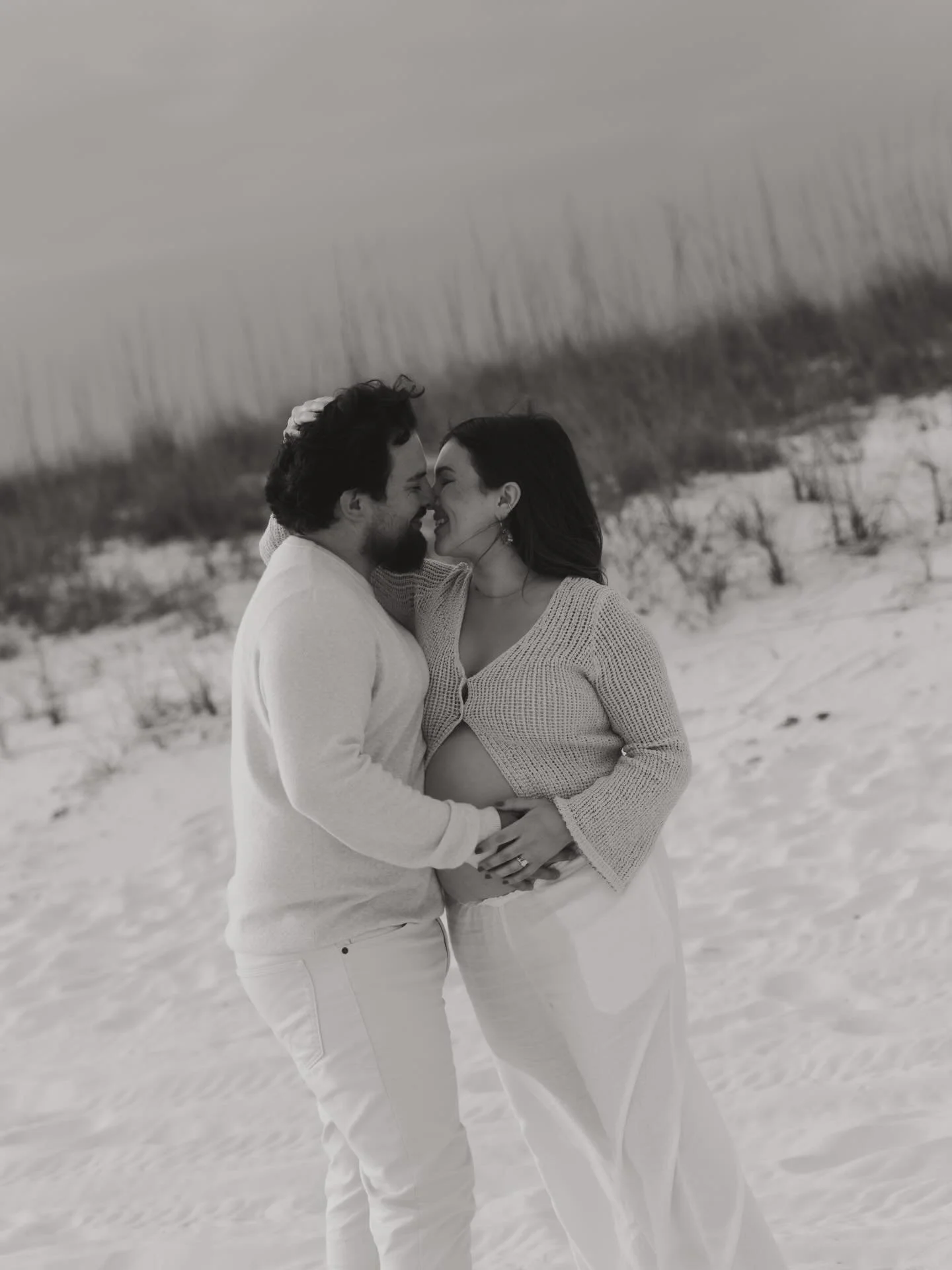 Mom &amp; Dad 🩵🥹✨ 

Celebrating these two &amp; their sweet summer babe! Love love love when the Emerald Coast is such a special space for my clients to celebrate the best moments in life &amp; loveeee when I get to document those moments!!! 

_
De