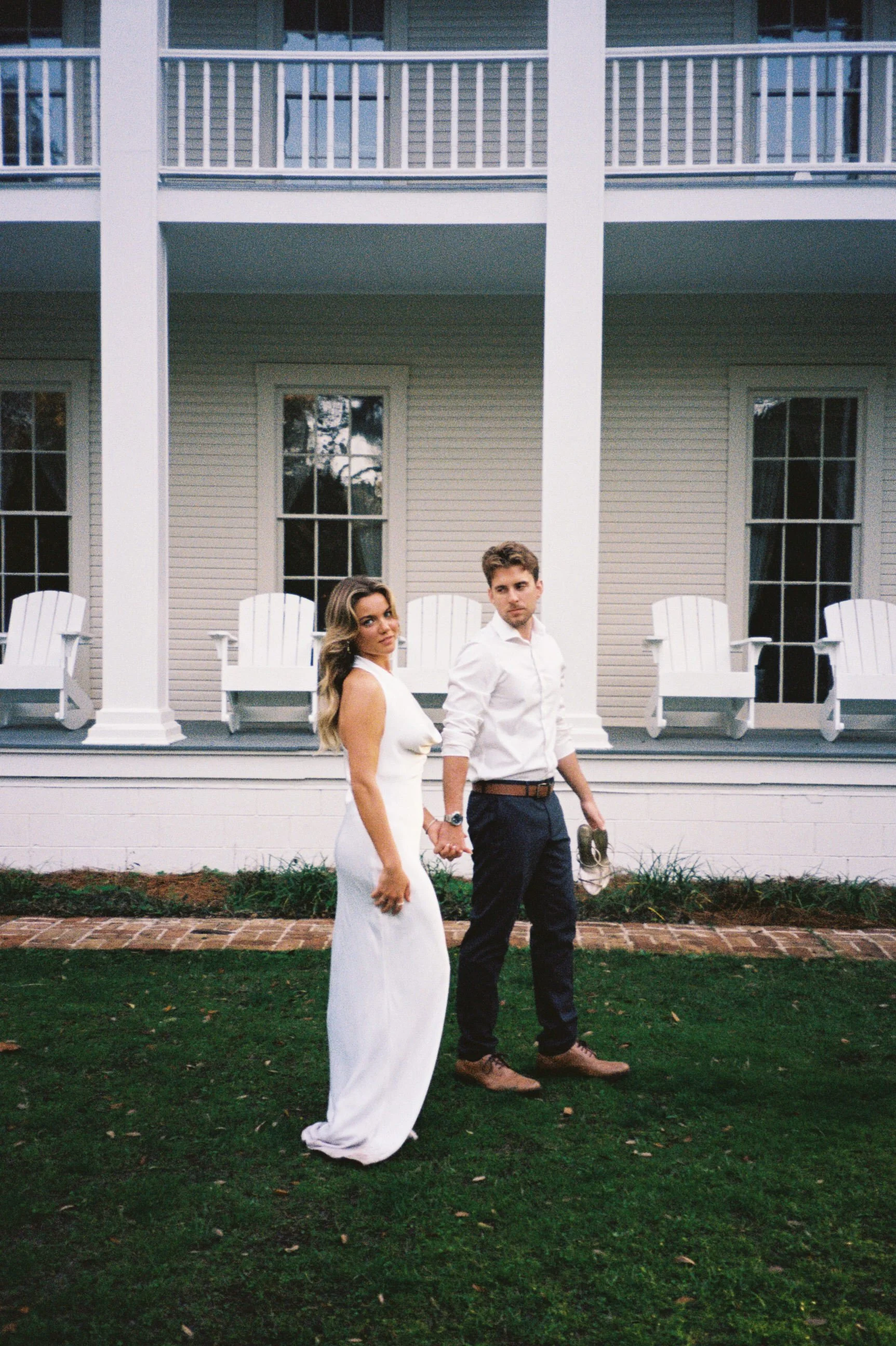 Beautiful photo of couple outdoors in Florida