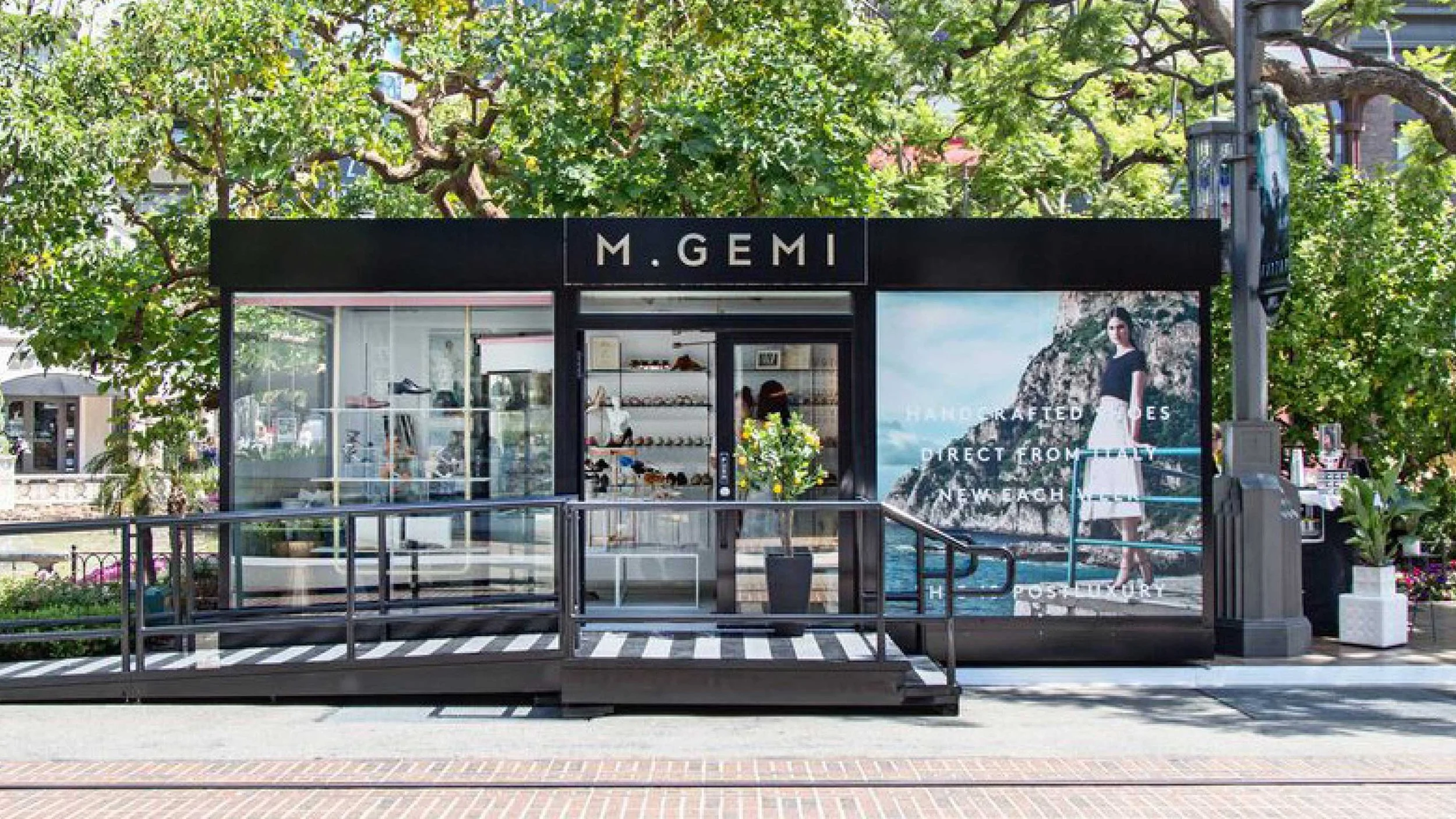 GROVE_07small3_GroveKiosk_MGemi.jpg