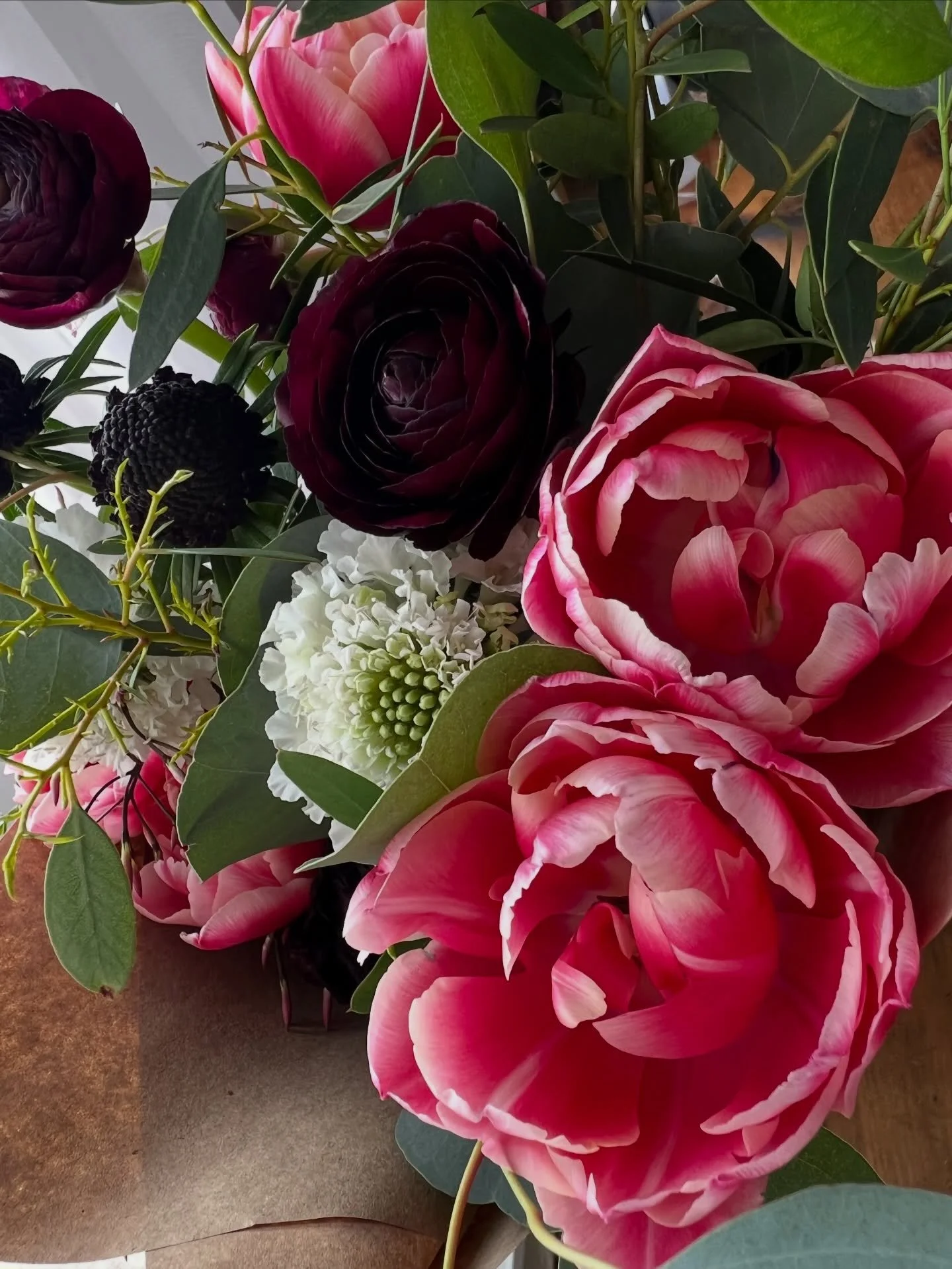 Ya&rsquo;ll have 5 days to get those Valentine&rsquo;s Day orders in before our presale closes! 
These super fresh American grown stems are unlike anything you would get from the grocery store. 
Want to order once and cover all of your flower needs f