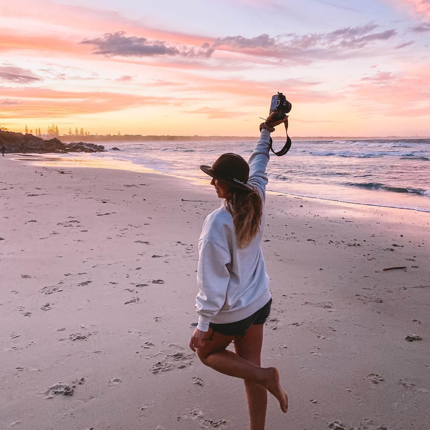 2 shoots, 1 day, done &amp; dusted ✨ &amp; to end it all, we got blessed with the most insane sunset. Thank you @lifesavingqld @elliejbrooksss @reef_anz for reminding me why I do what I do ❤️🥰