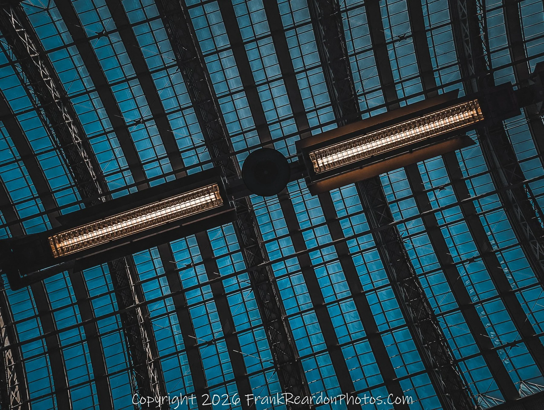 Station Lights
"Illuminating the rhythm of Frankfurt Hauptbahnhof"