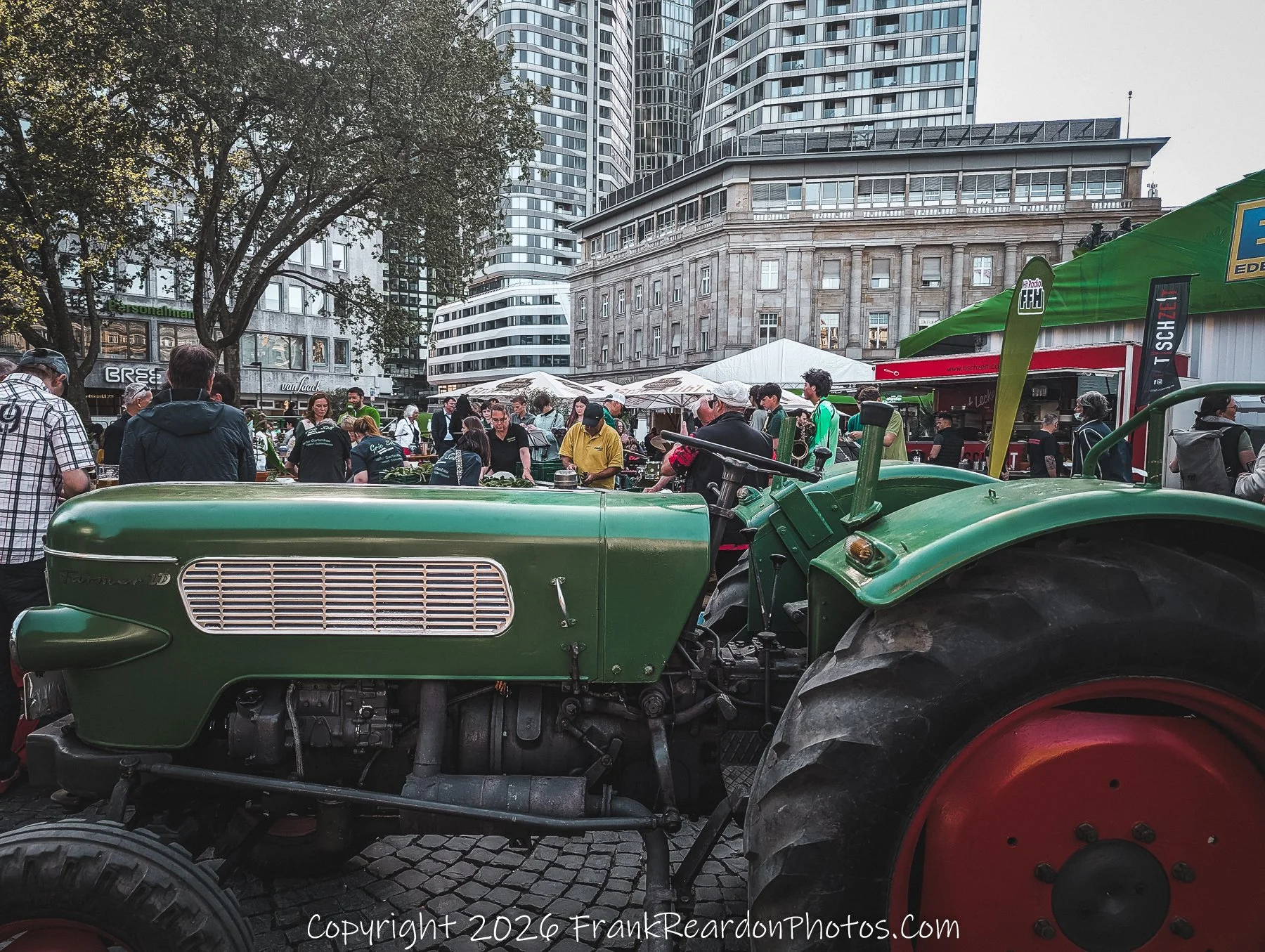 Vintage Tractor at Outdoor Market Scene
“Tradition in Motion – A Market Day in Frankfurt”
