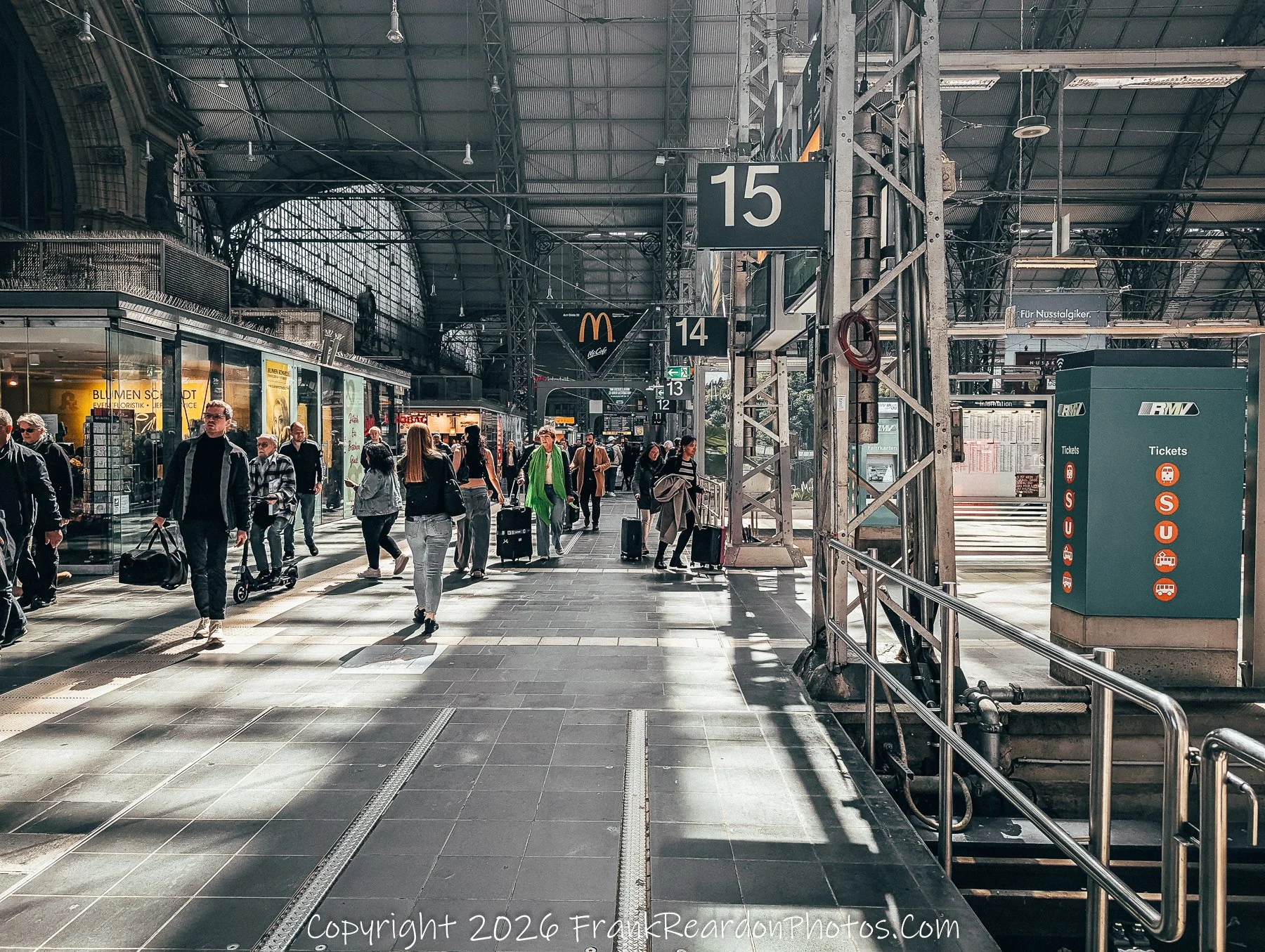 Platform 15 – Frankfurt Hauptbahnhof
“The Flow of Frankfurt”