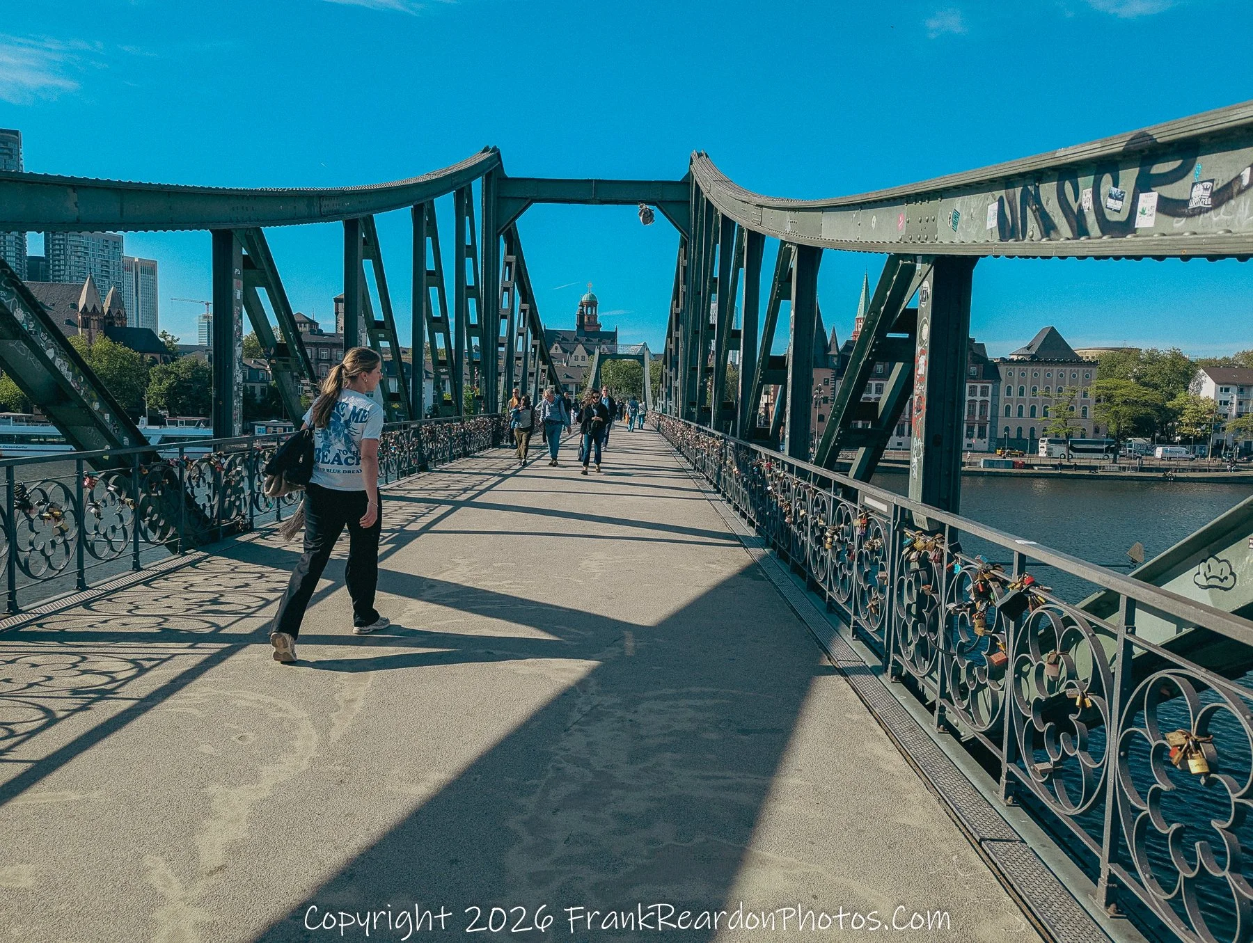 Iron Pedestrian Bridge with People (Eiserner Steg)
“Crossing the Main – Life on the Eiserner Steg”