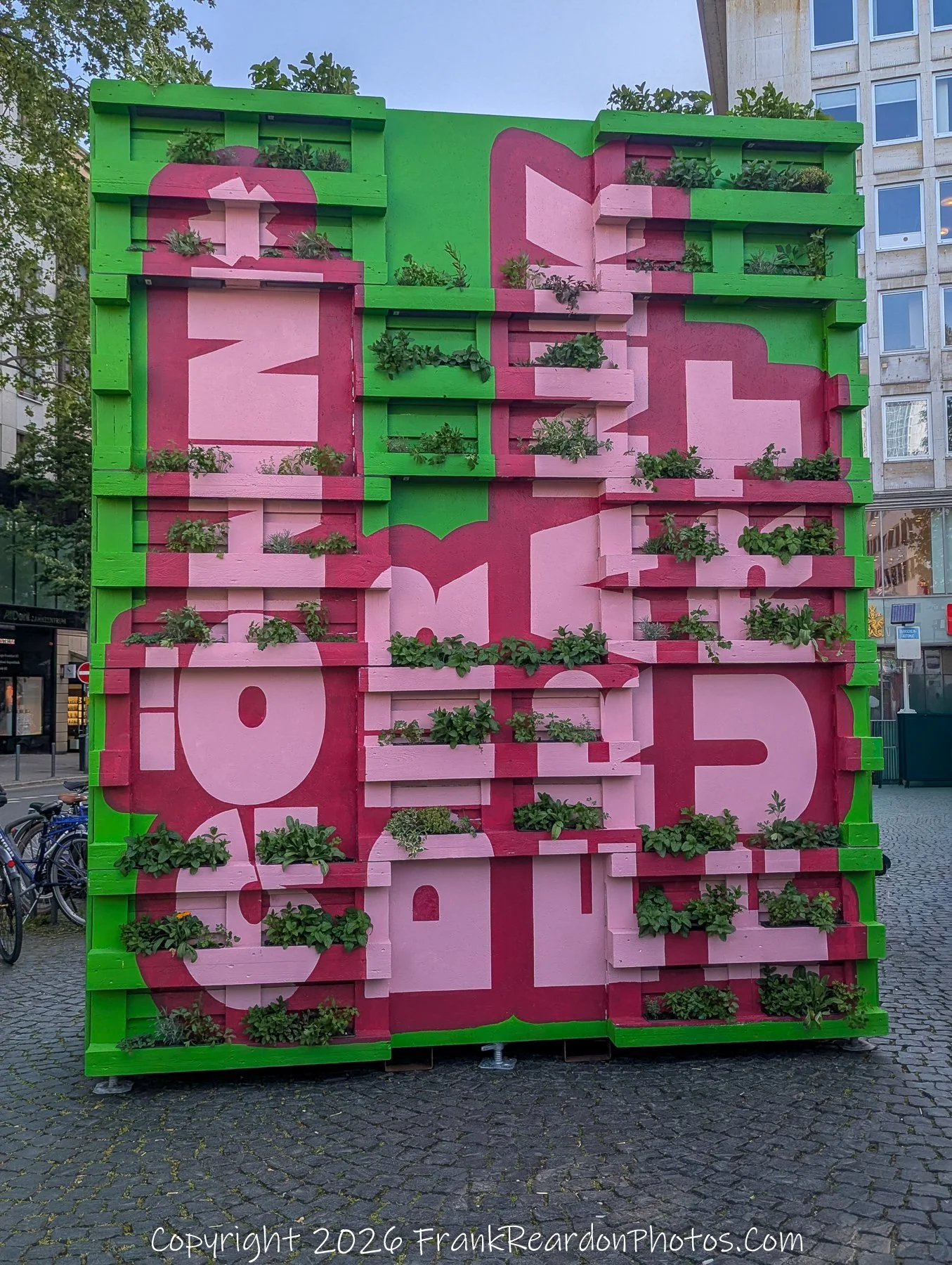 Urban Planter Art Installation in Frankfurt
“Living Geometry – Colour and Growth in the City”