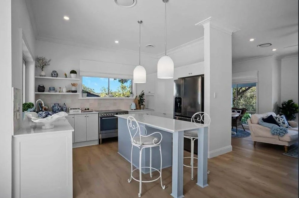 Lindsay Ave - Kitchen.jpg