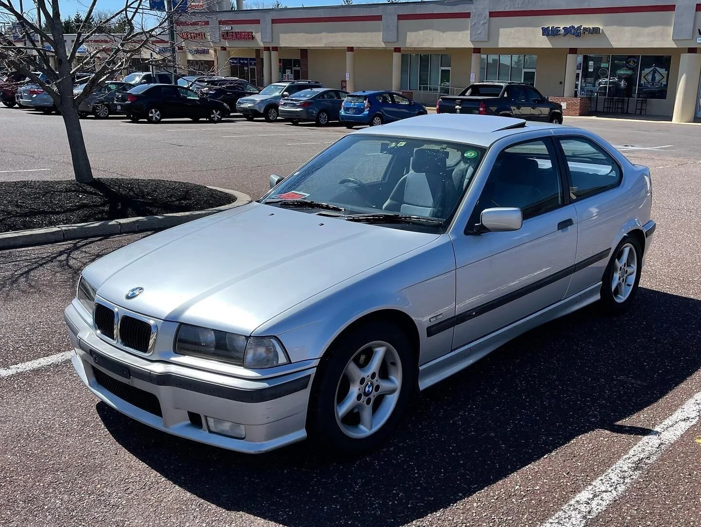 A JDM 318ti M-Sport shipped from SE Pennsylvania to Chicago for just $540 🚀🚀
#bmw #bmwe36 #rhdbmw #jdmbmw #bmwm3 #bmwe36compact