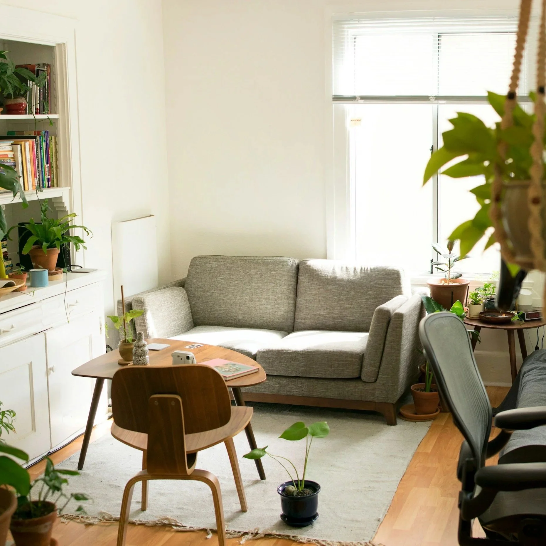 The Secret to a Dust-Free Home: Tips & Tricks for a Cleaner Space